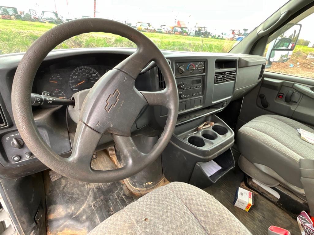 2006 GMC 3500 CUTAWAY BOX TRUCK