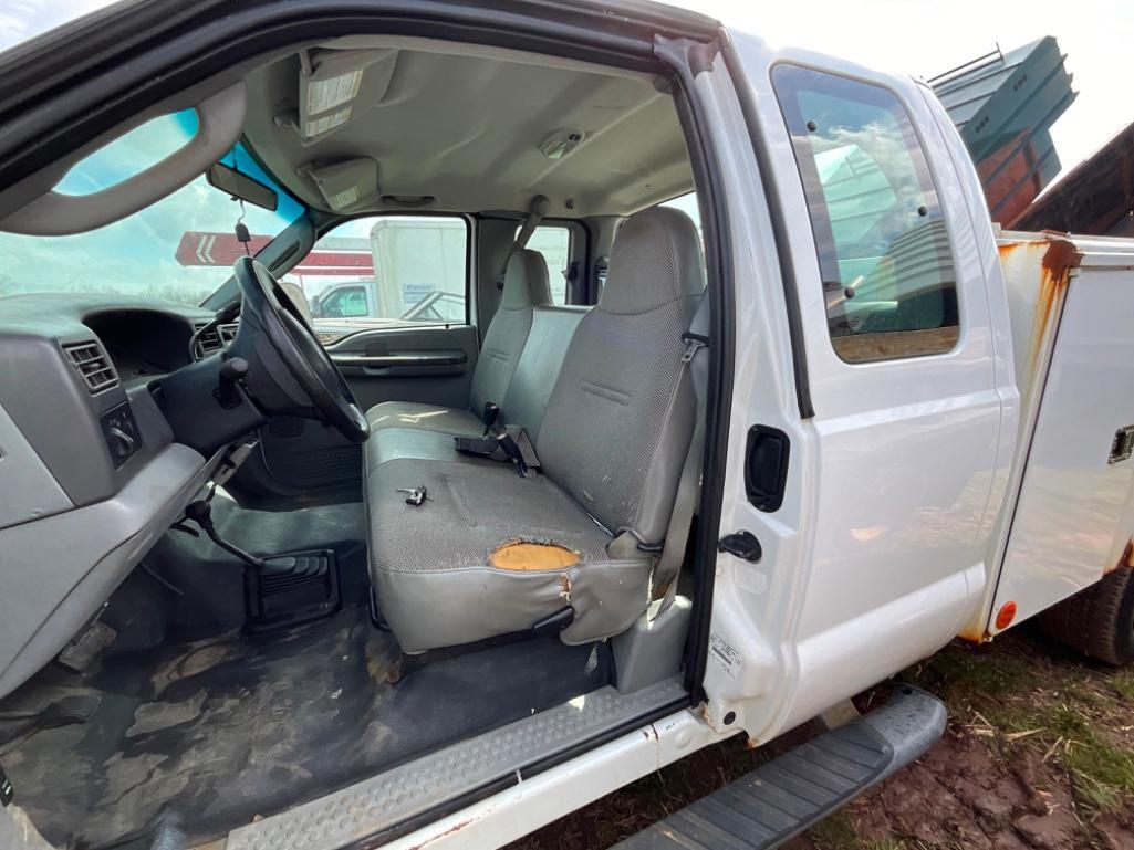 2004 FORD F250XL EXTENDED CAB 4X4 PICK UP TRUCK