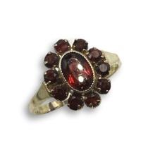 Vintage 14K Gold Garnet Ring