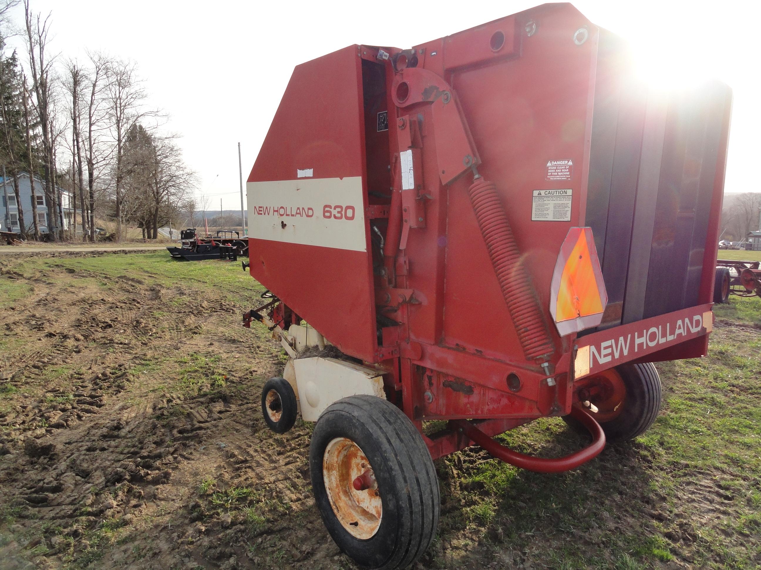 New Holland 630 round baler