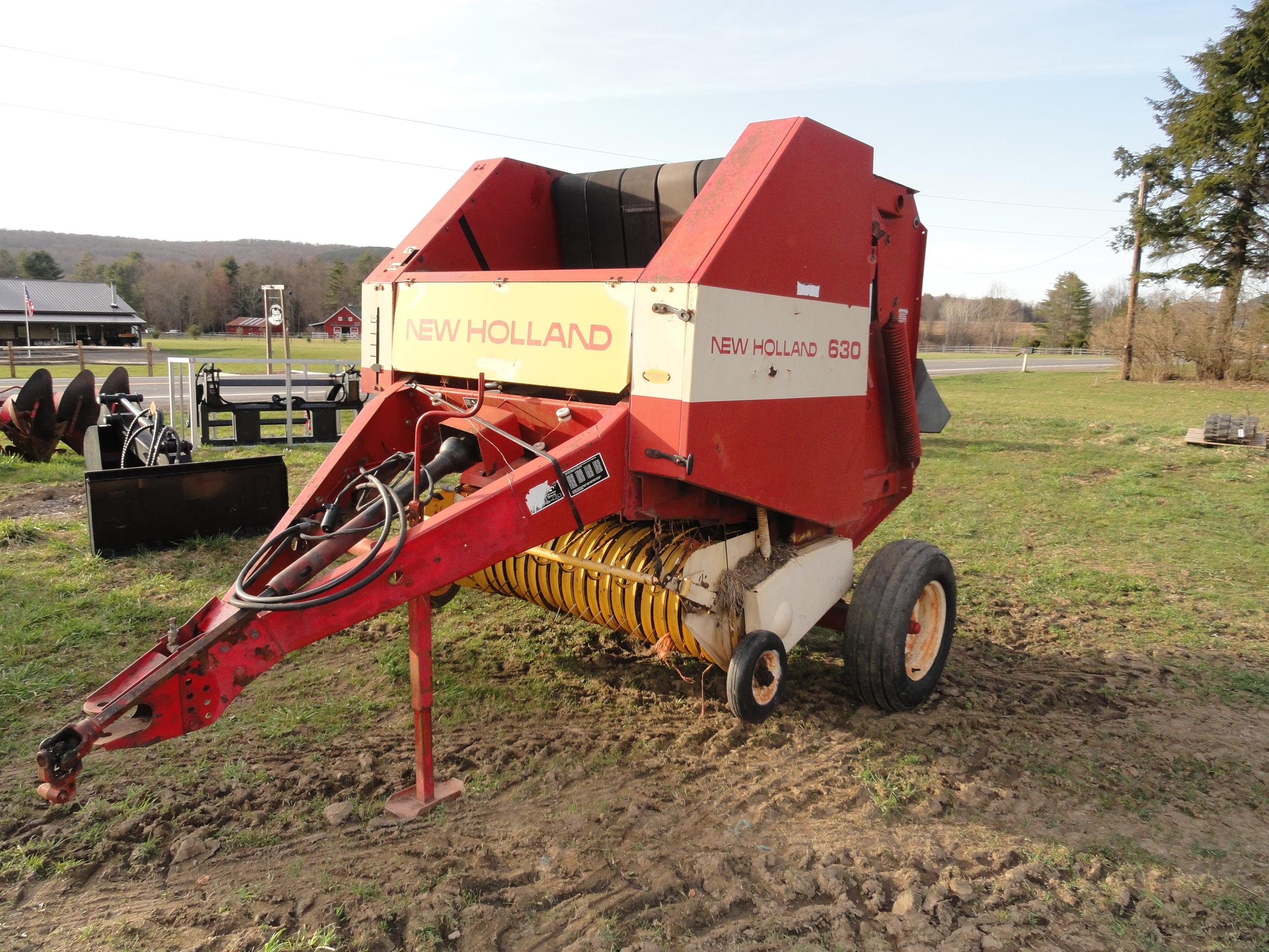 New Holland 630 round baler