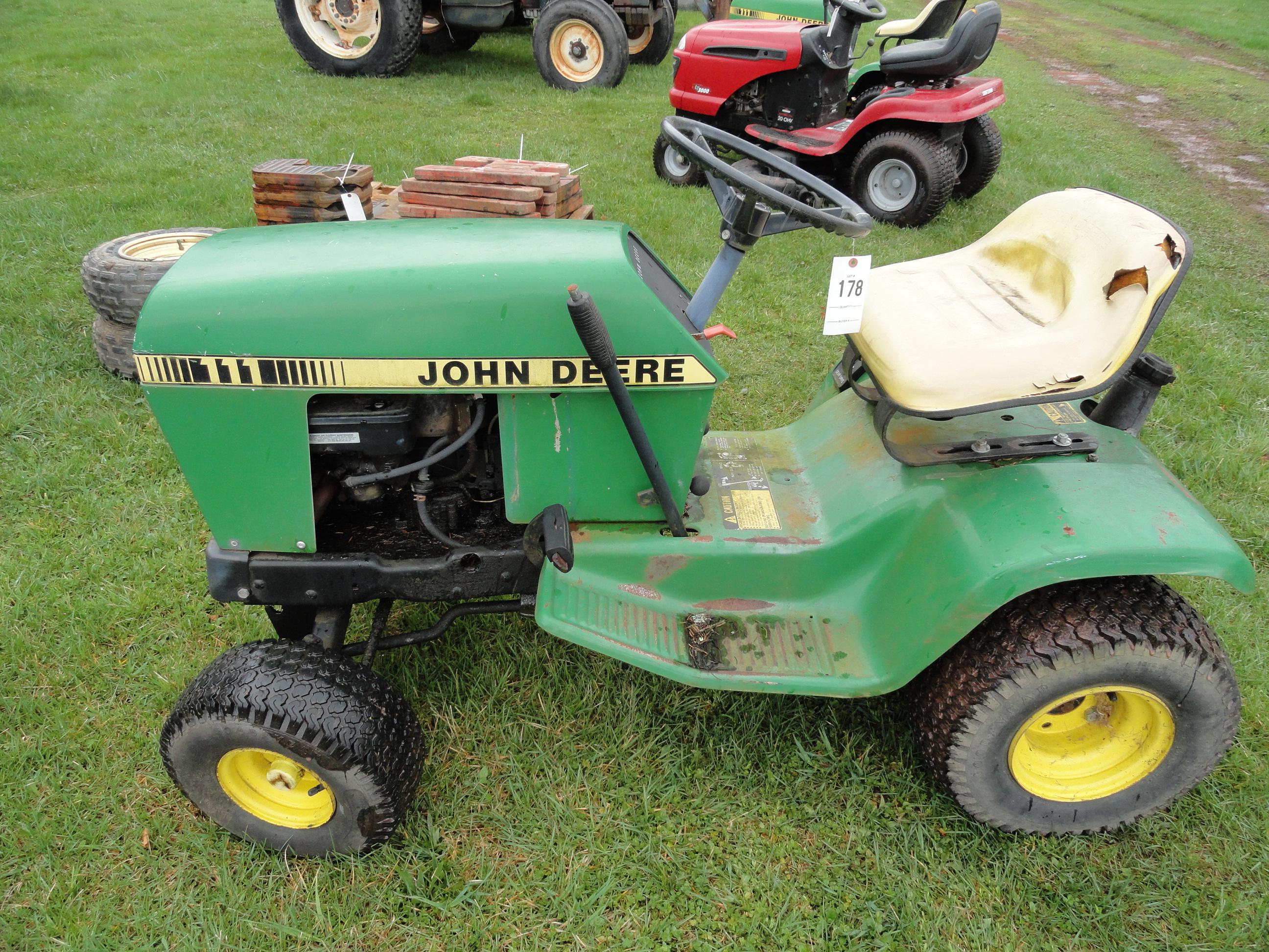 John Deere 111 lawn tractor