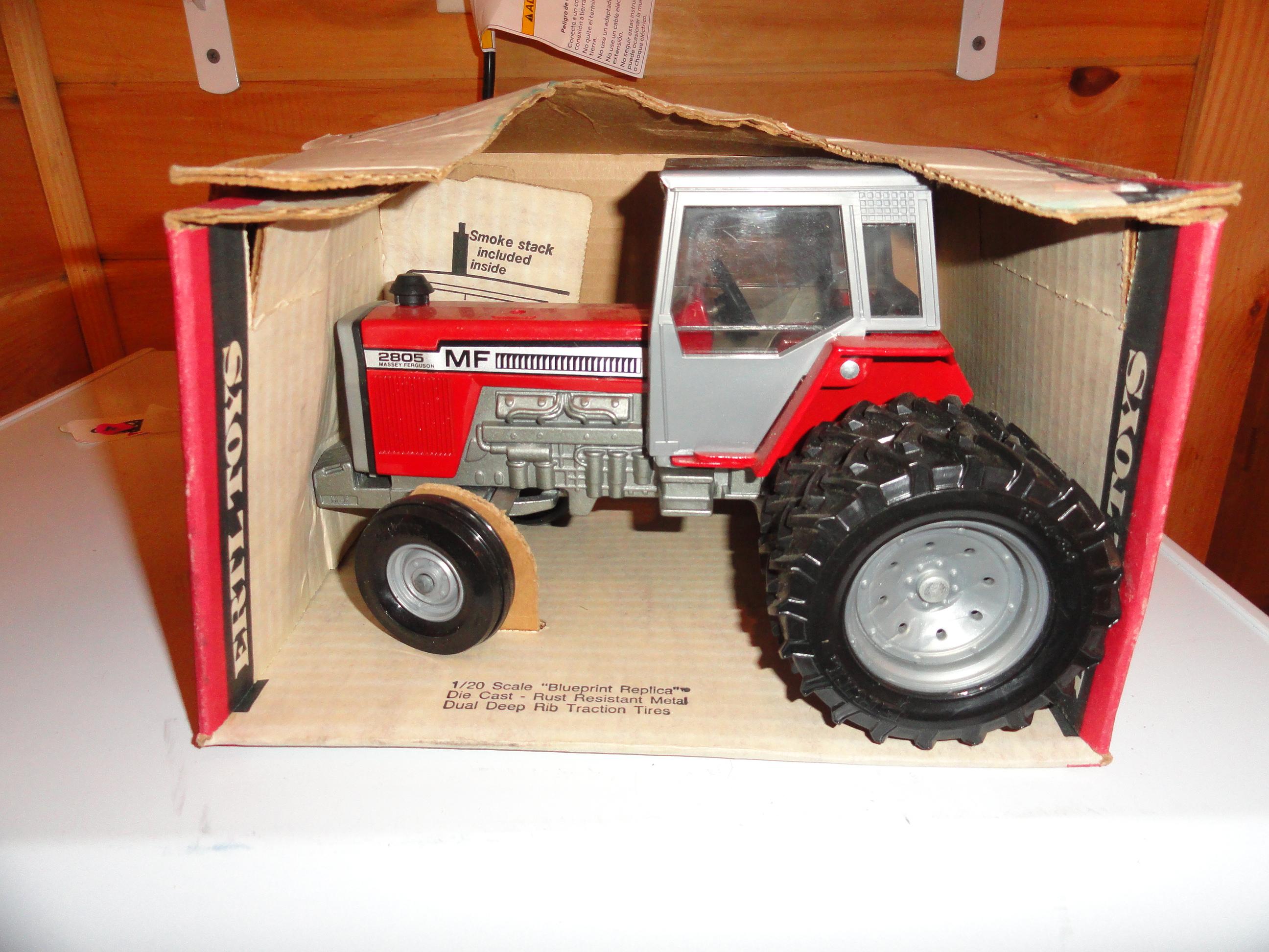 Toy - Massey Ferguson 2805 tractor