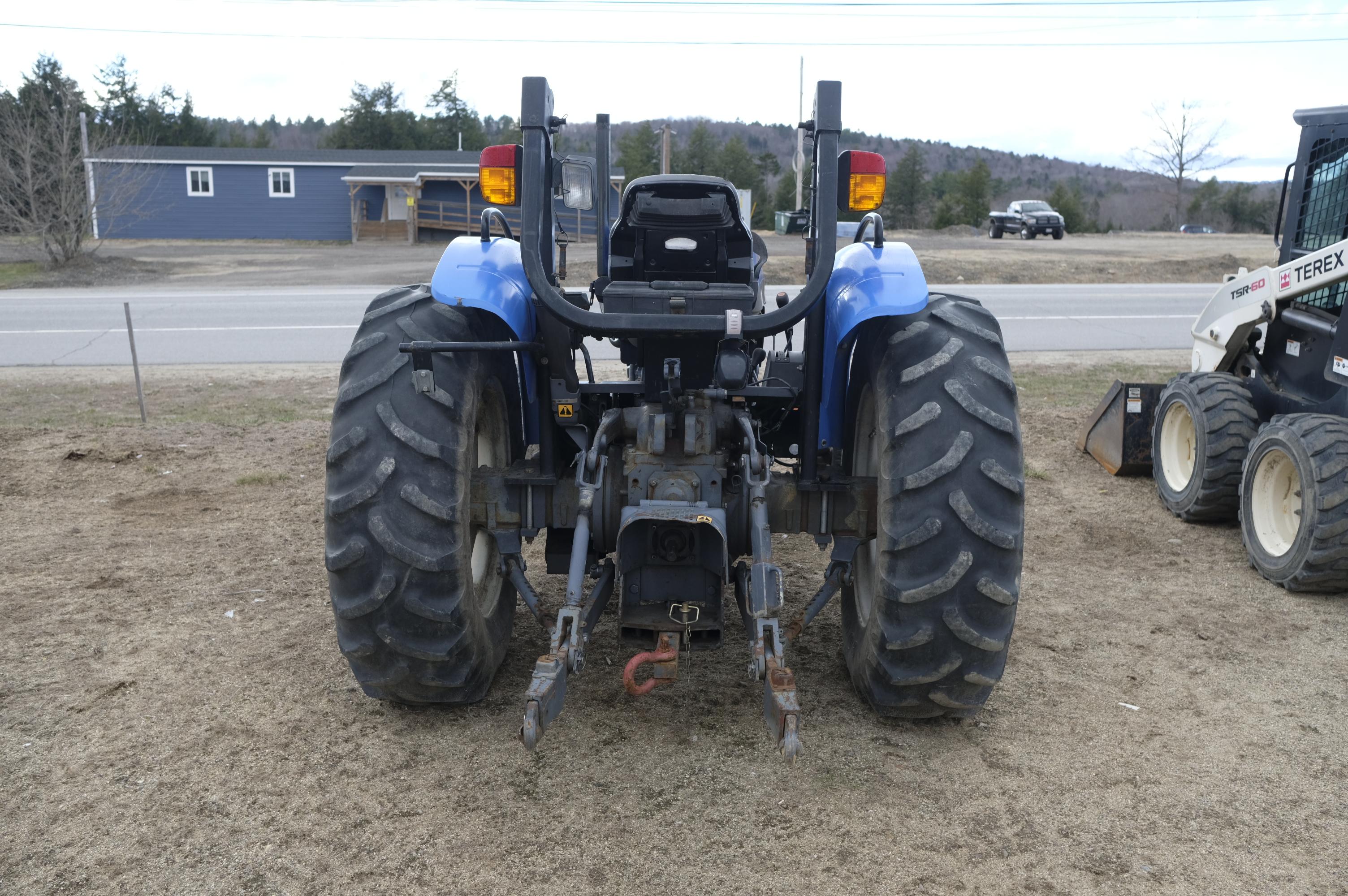 New Holland TN 55 2WD tractor