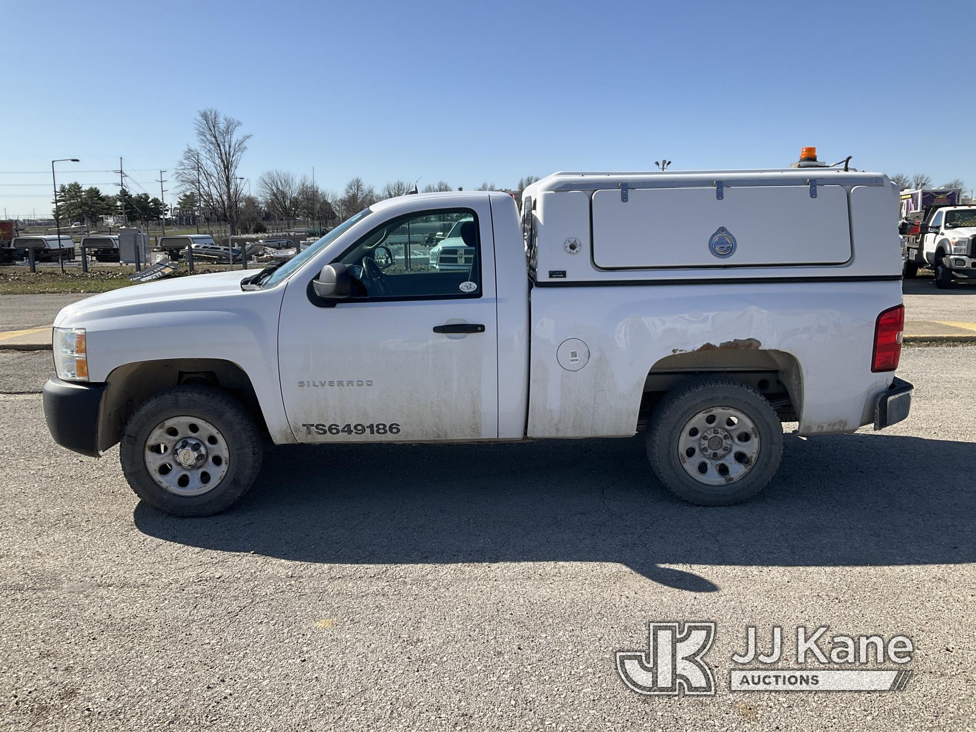 (Kansas City, MO) 2012 Chevrolet Silverado 1500 Pickup Truck Runs & Moves) (Has Front End Issues, Ha