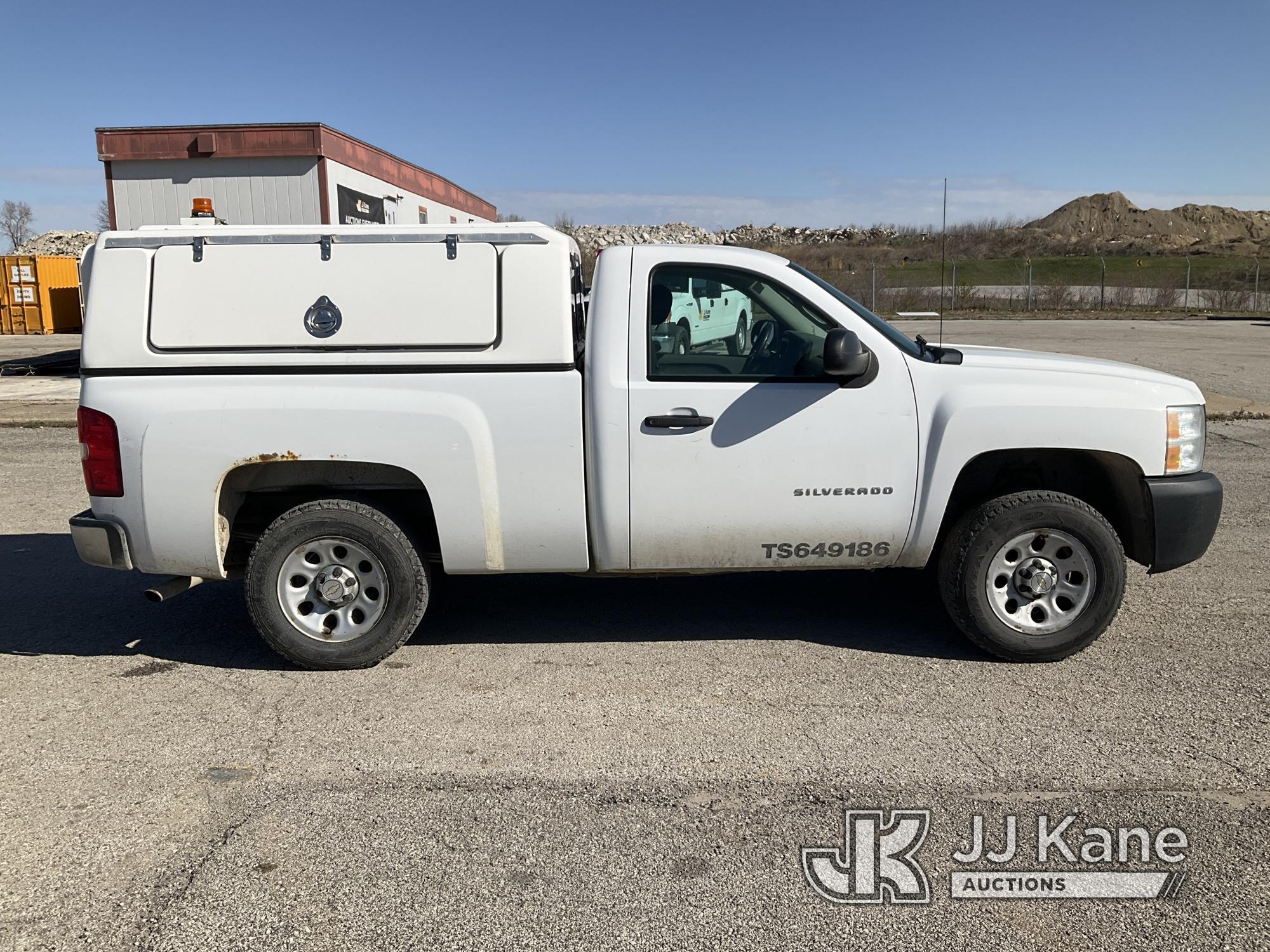 (Kansas City, MO) 2012 Chevrolet Silverado 1500 Pickup Truck Runs & Moves) (Has Front End Issues, Ha