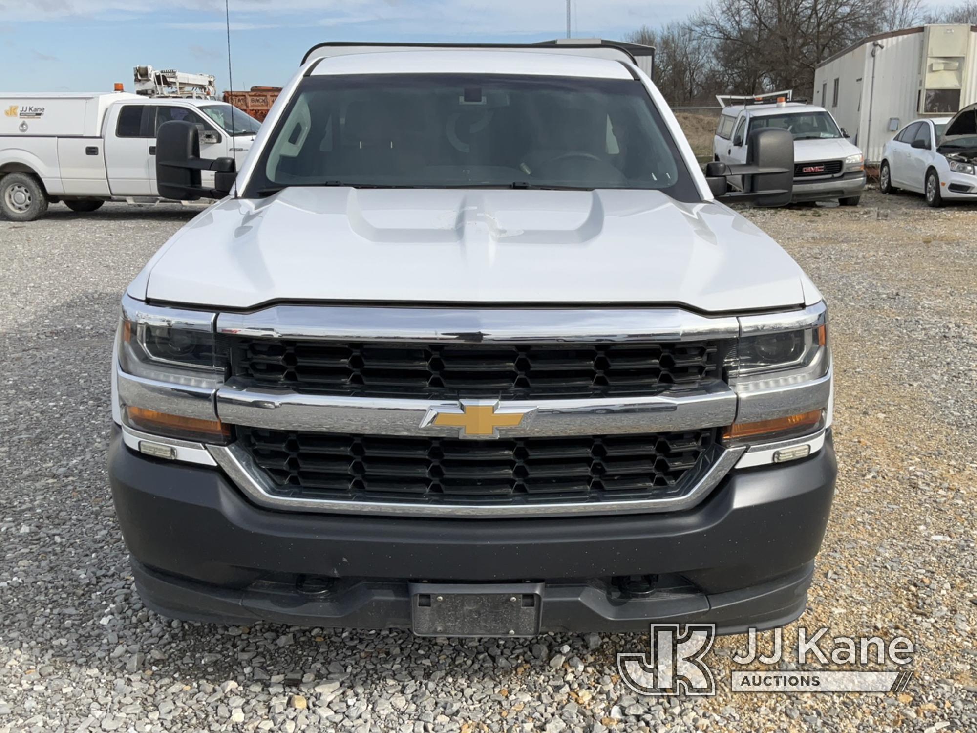 (Hawk Point, MO) 2017 Chevrolet Silverado 1500 Pickup Truck Runs and moves.