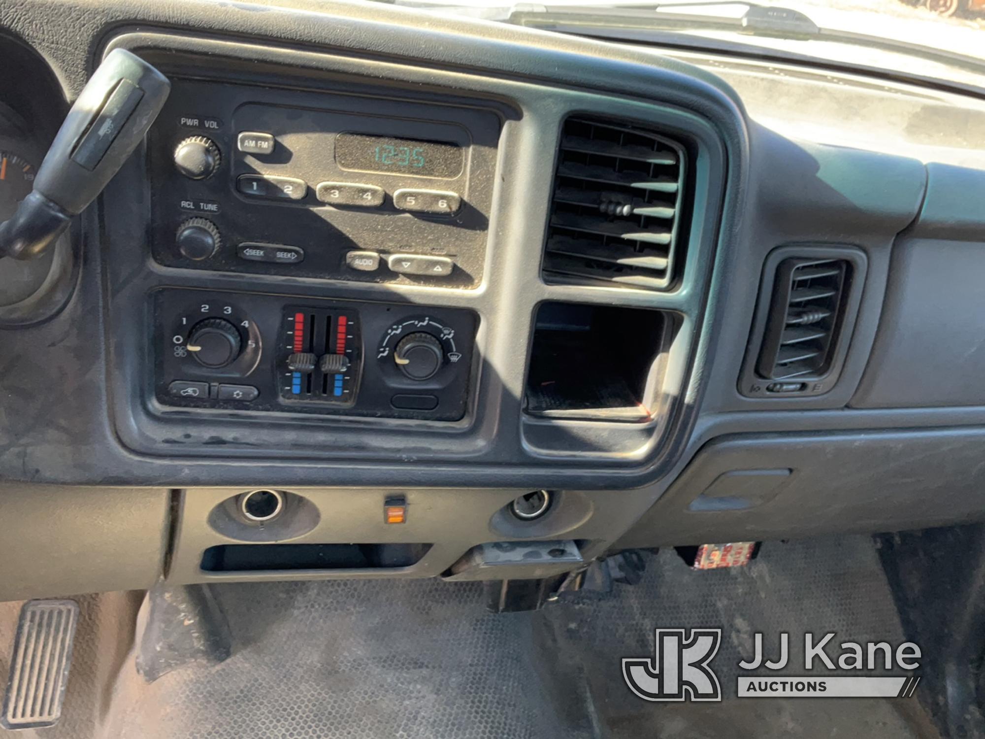 (Joplin, MO) 2005 Chevrolet Silverado 1500 Pickup Truck Runs & Moves) (Rust/Body Damage) (Flat Tires