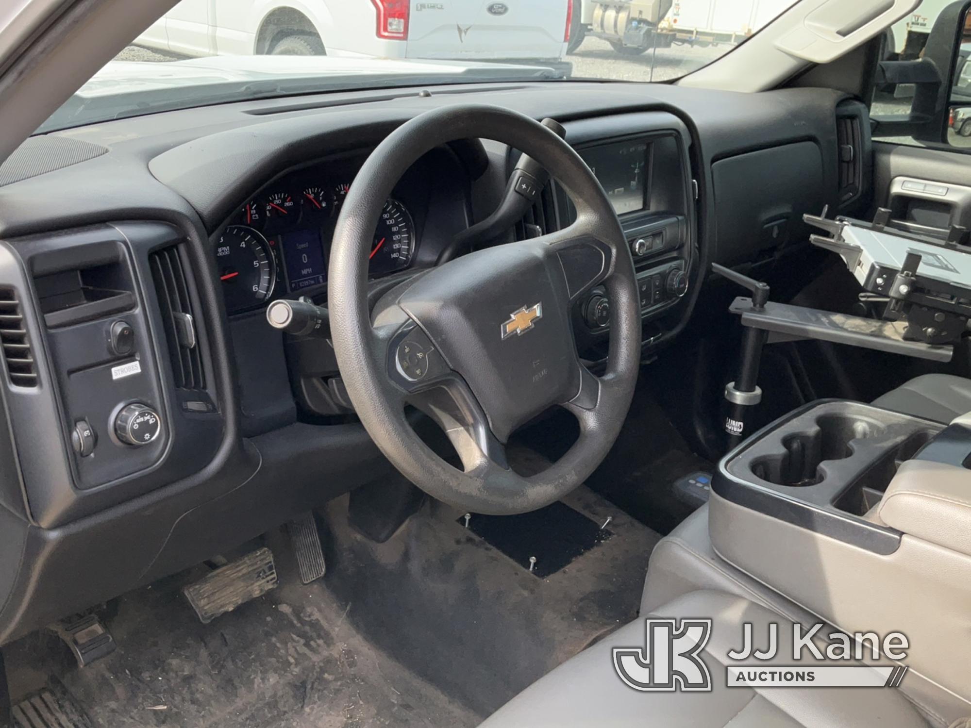 (Hawk Point, MO) 2017 Chevrolet Silverado 1500 Pickup Truck Runs and moves.