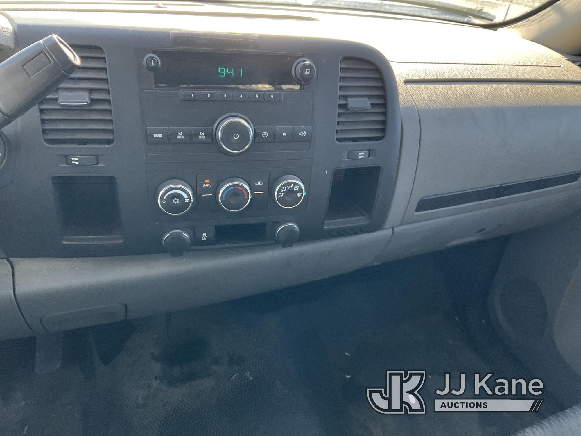 (Kansas City, MO) 2012 Chevrolet Silverado 1500 Pickup Truck Runs & Moves) (Has Front End Issues, Ha