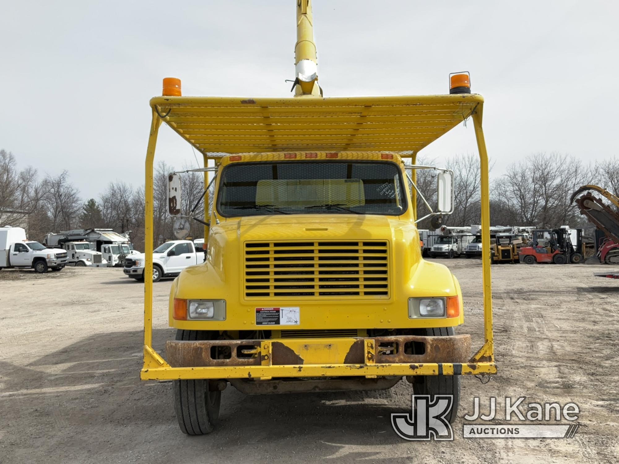 (Des Moines, IA) Altec LB650A, Bucket Truck mounted behind cab on 1994 International 4900 Chipper Du