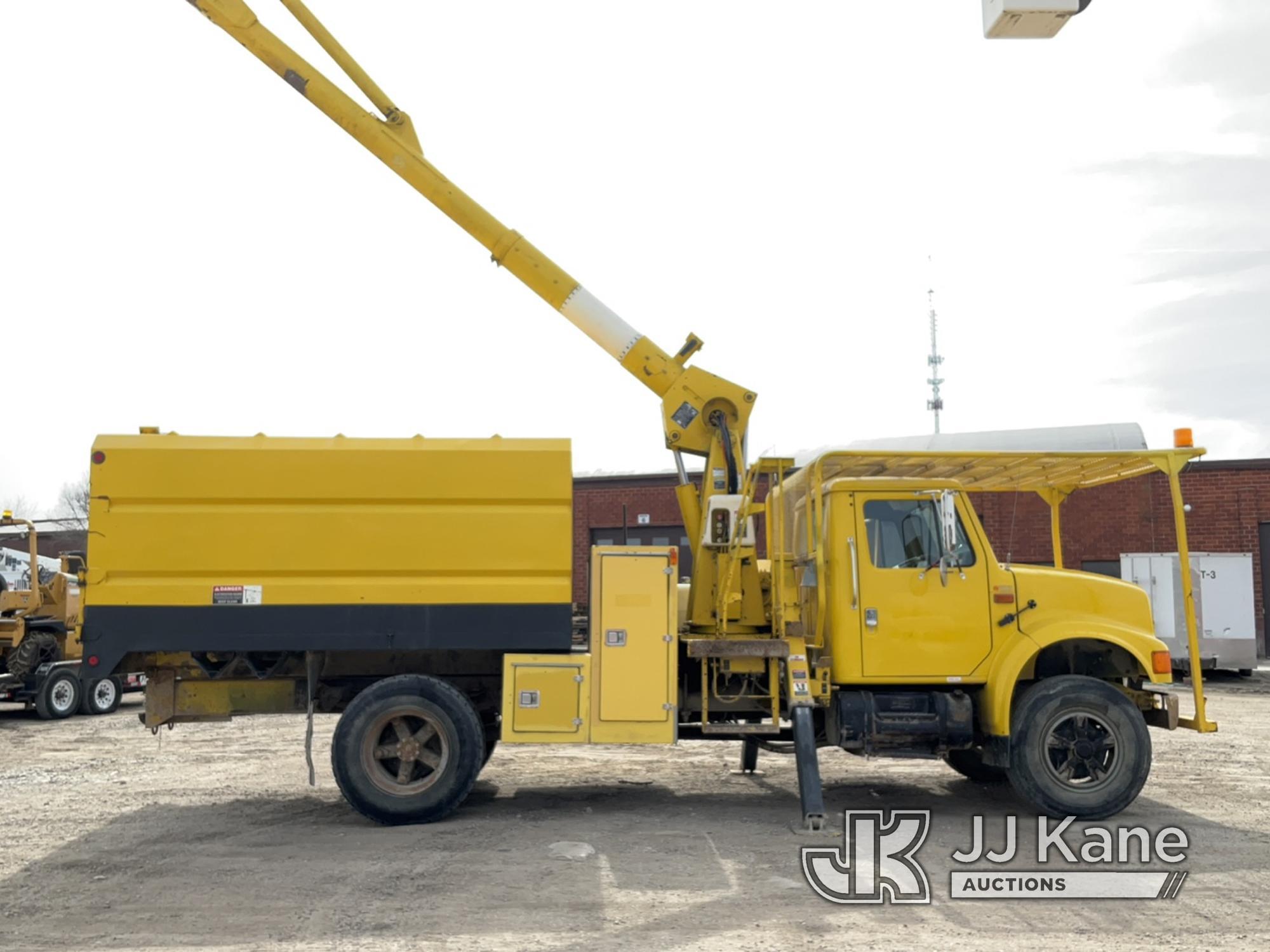 (Des Moines, IA) Altec LB650A, Bucket Truck mounted behind cab on 1994 International 4900 Chipper Du