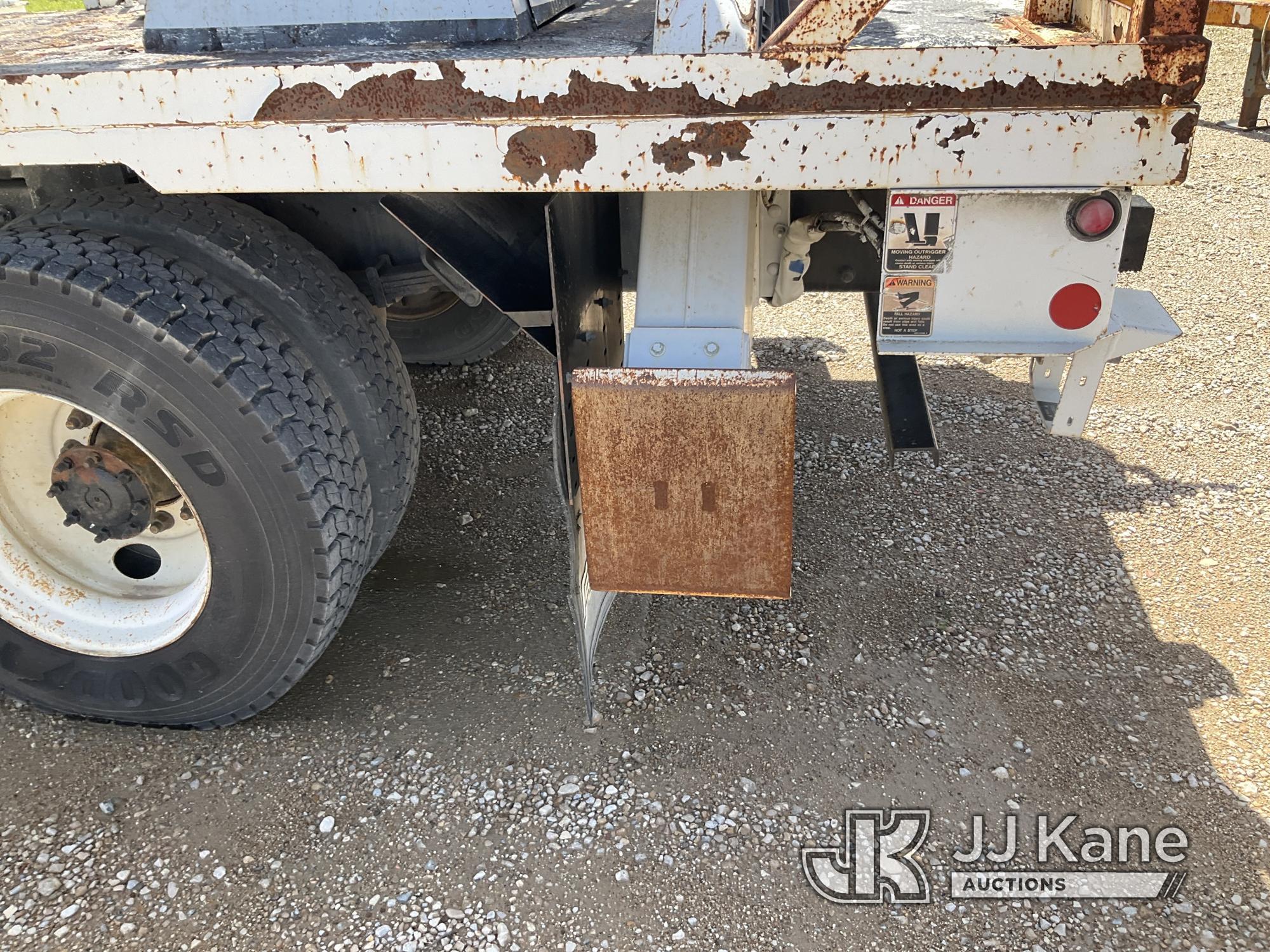 (Waxahachie, TX) Altec DC47-TR, Digger Derrick rear mounted on 2015 Ford F750 Flatbed/Utility Truck