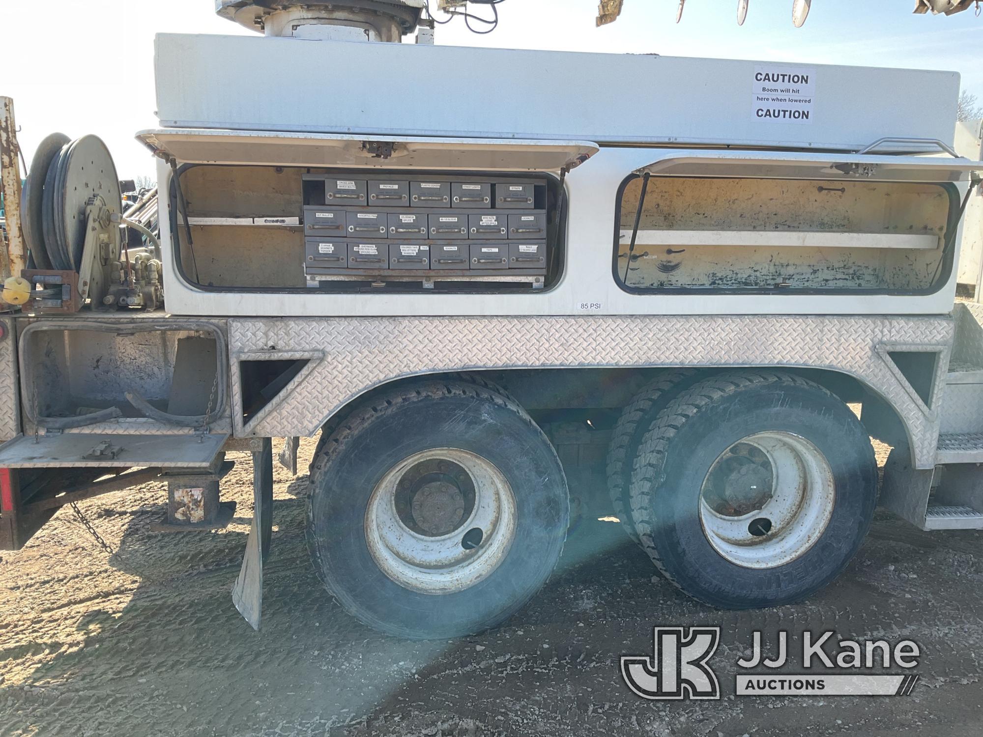 (Shakopee, MN) Versalift VXD-50, Digger Derrick rear mounted on 2005 International 7400 T/A Utility