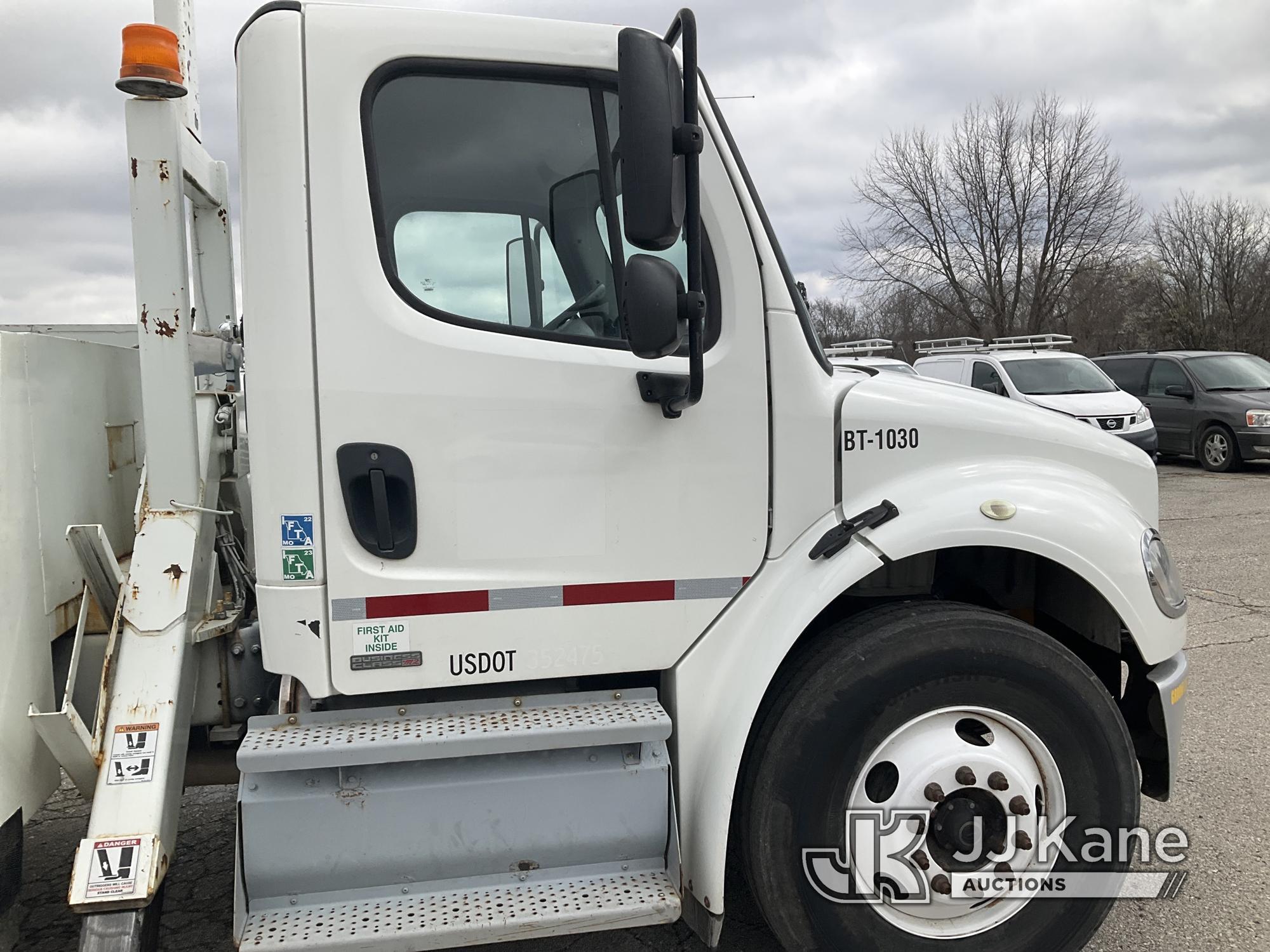 (Kansas City, MO) Versalift VST6000I0, Articulating & Telescopic Material Handling Bucket Truck moun