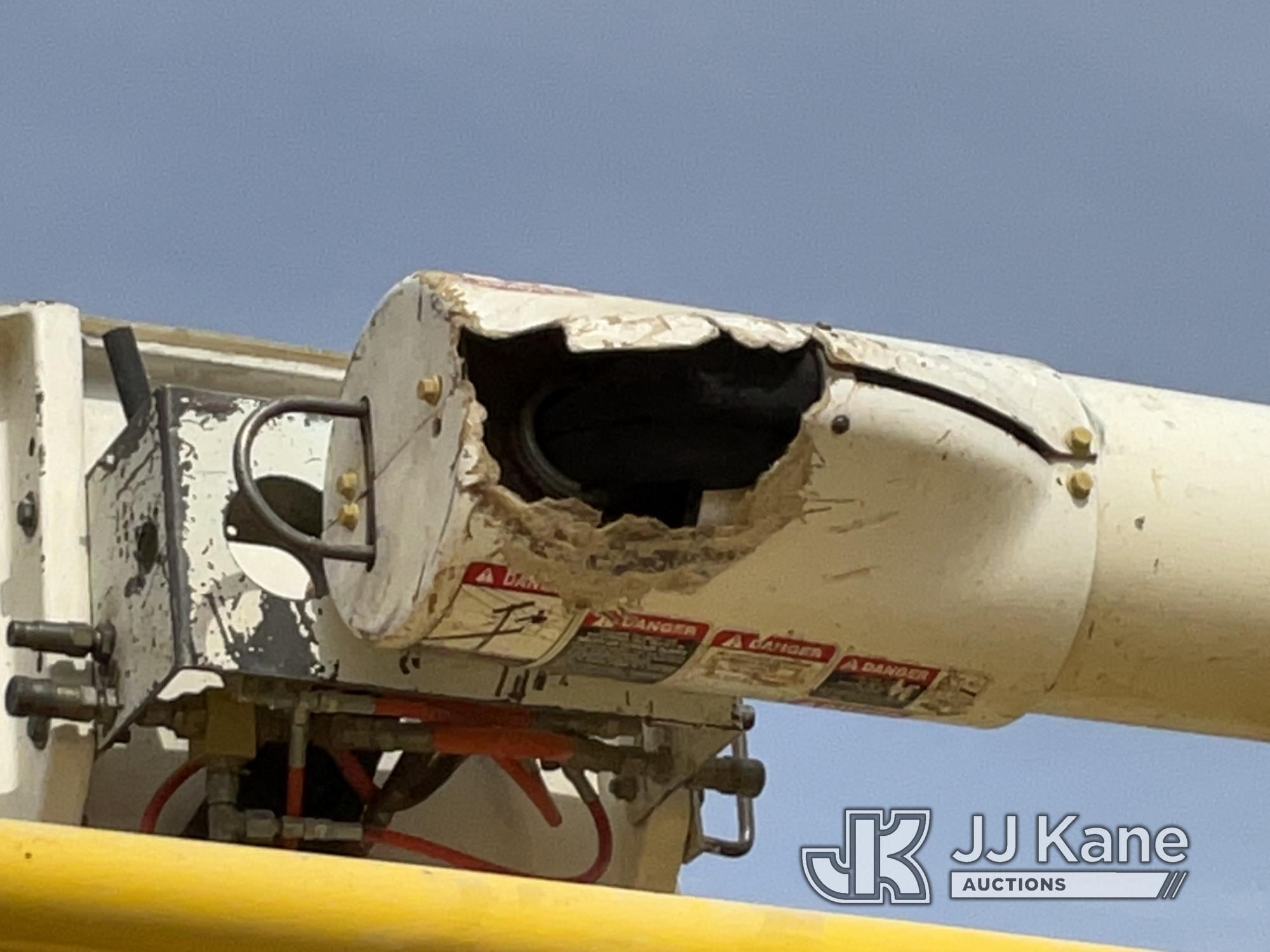 (Des Moines, IA) Altec LB650A, Bucket Truck mounted behind cab on 1994 International 4900 Chipper Du