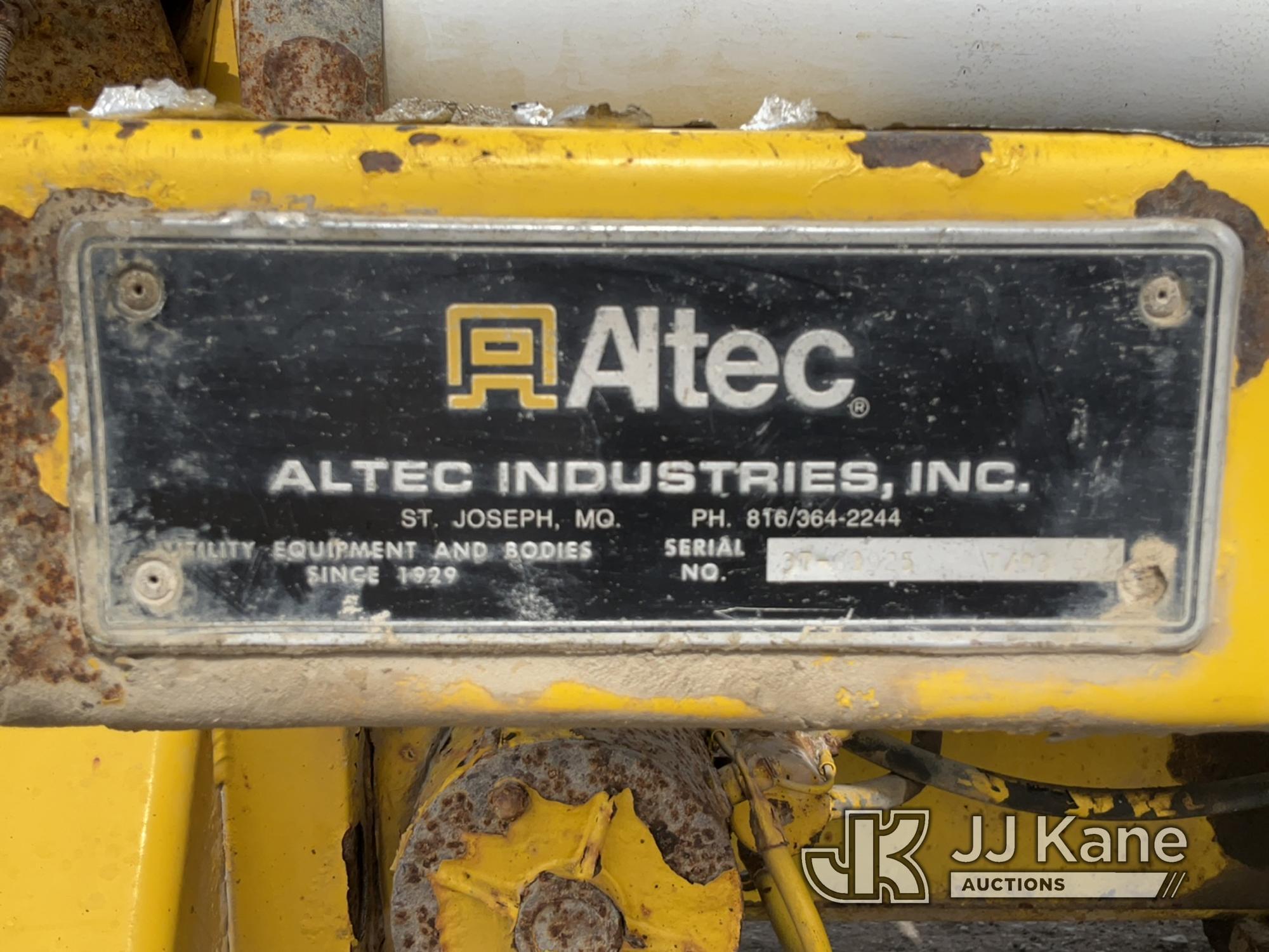 (Des Moines, IA) Altec LB650A, Bucket Truck mounted behind cab on 1994 International 4900 Chipper Du