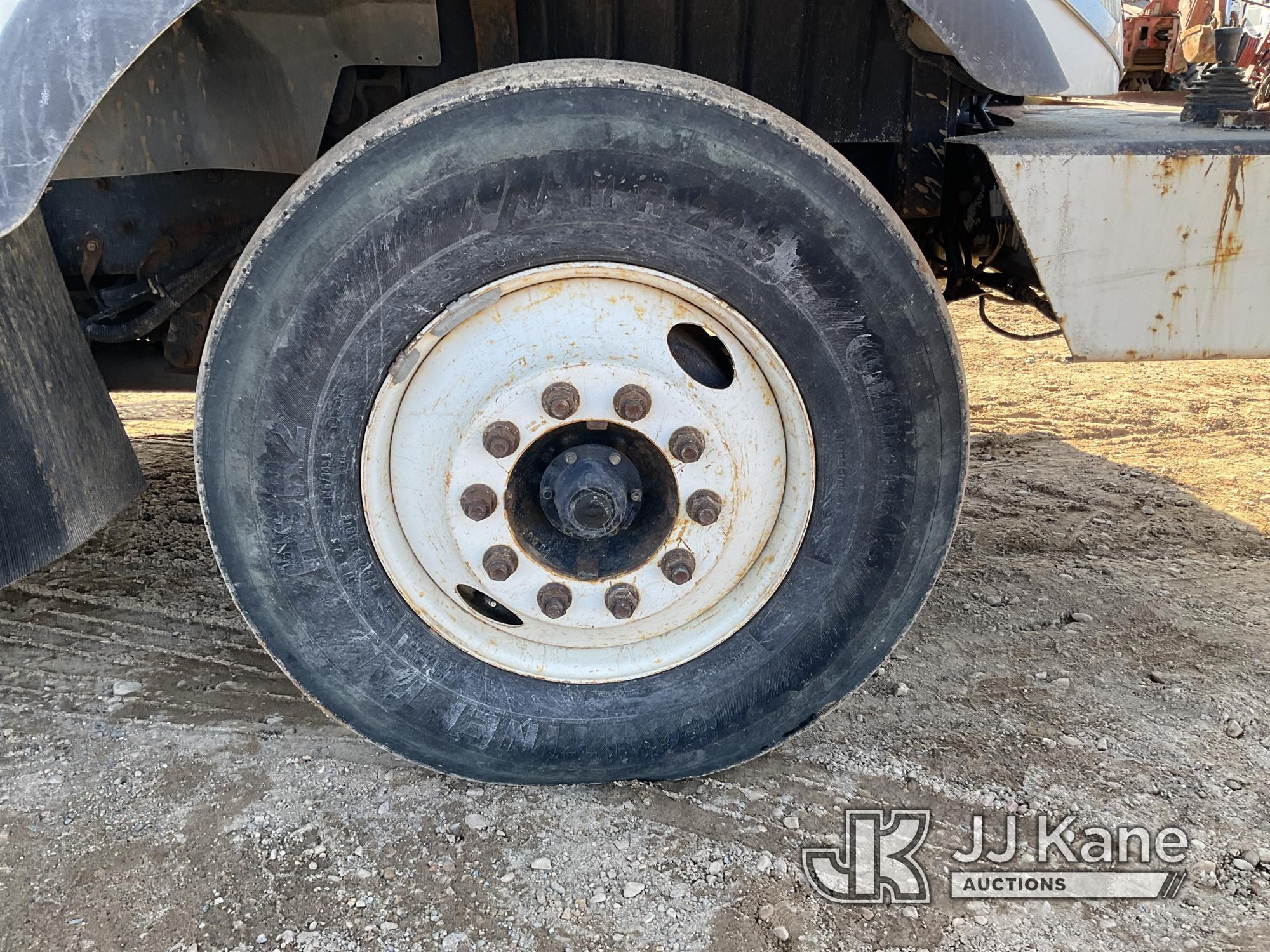 (Shakopee, MN) Versalift VXD-50, Digger Derrick rear mounted on 2005 International 7400 T/A Utility