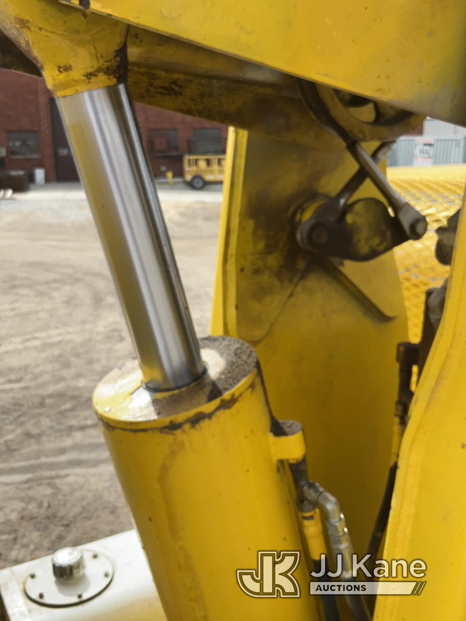 (Des Moines, IA) Altec LB650A, Bucket Truck mounted behind cab on 1994 International 4900 Chipper Du