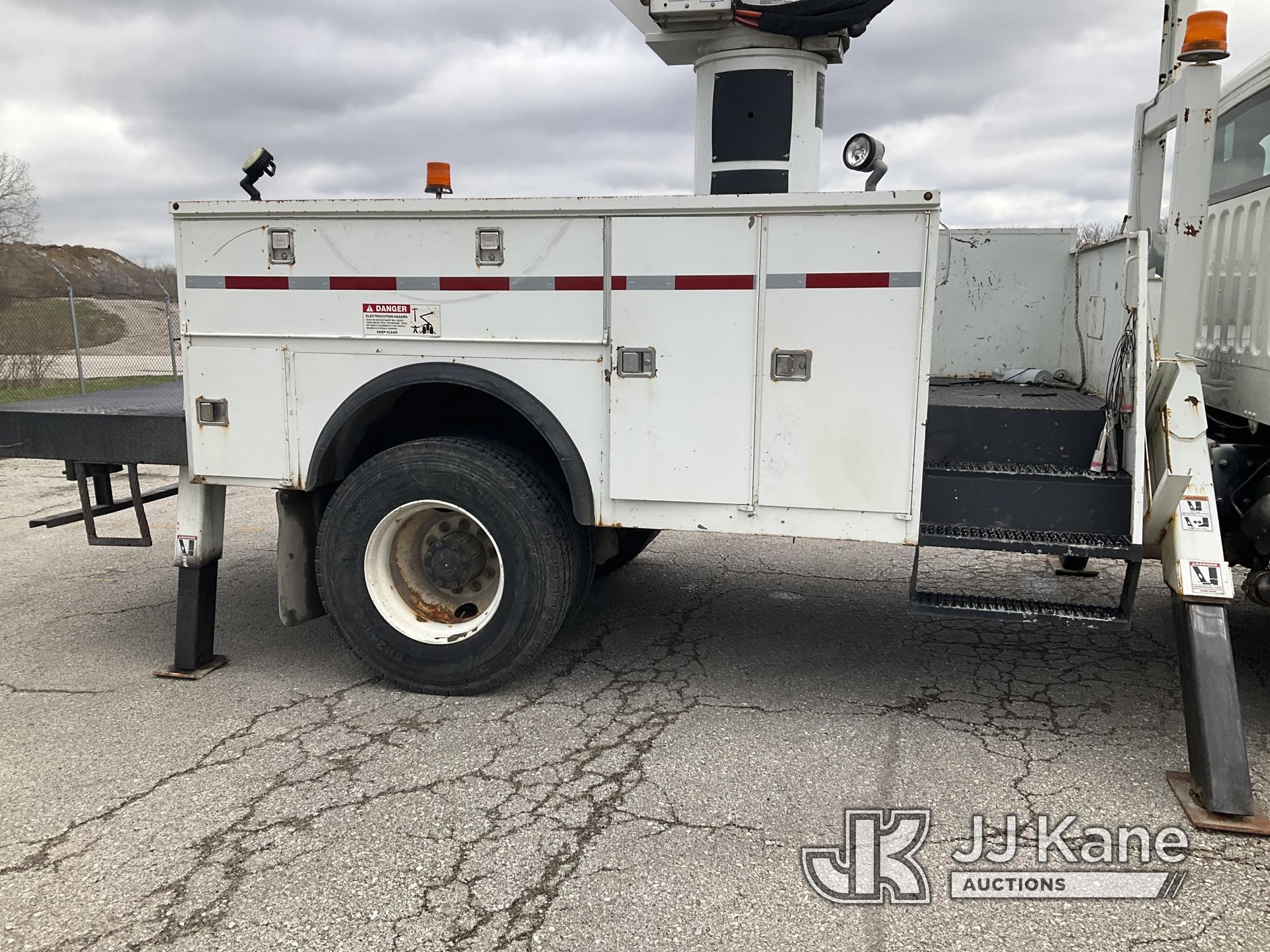 (Kansas City, MO) Versalift VST6000I0, Articulating & Telescopic Material Handling Bucket Truck moun