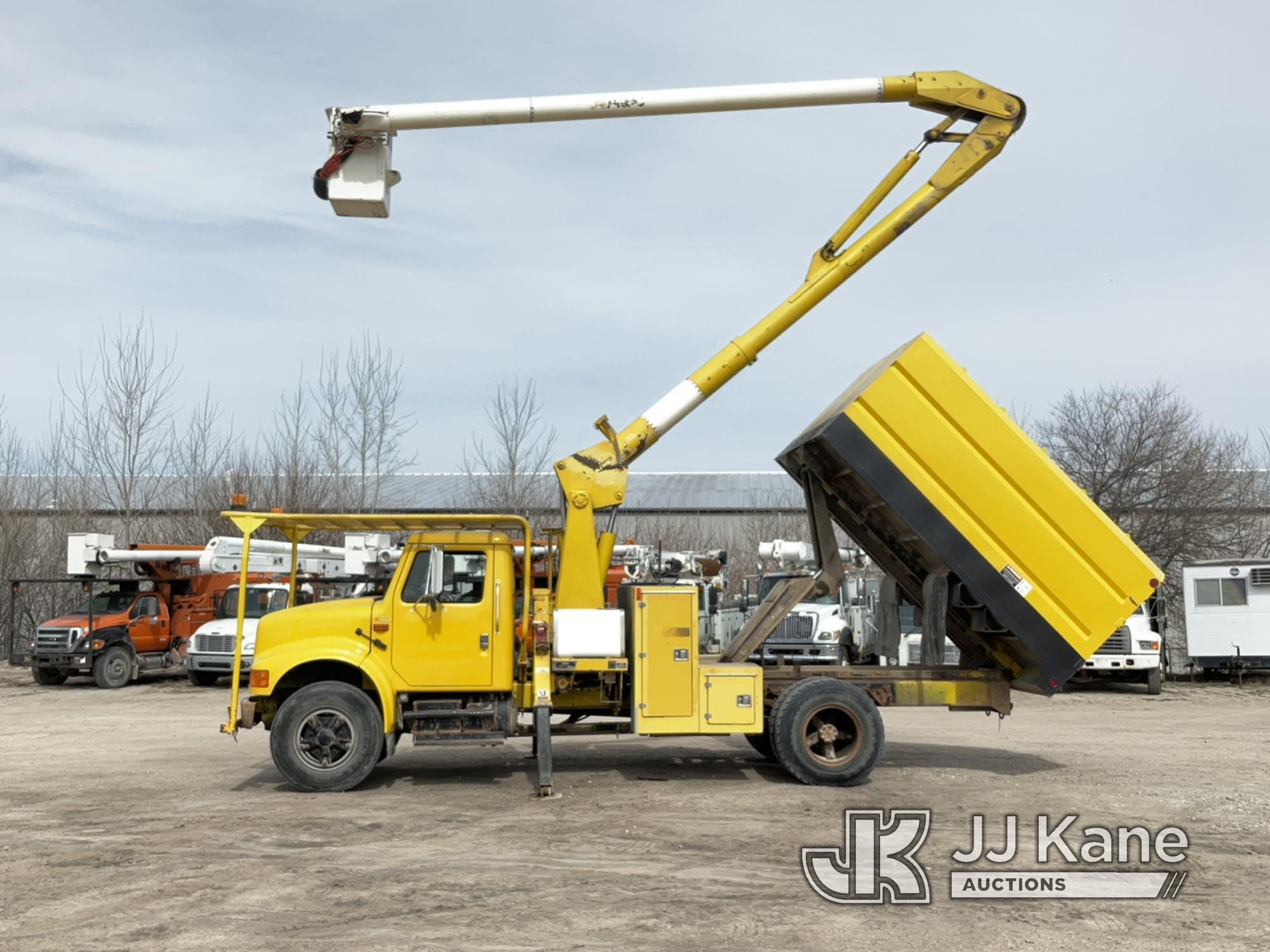 (Des Moines, IA) Altec LB650A, Bucket Truck mounted behind cab on 1994 International 4900 Chipper Du