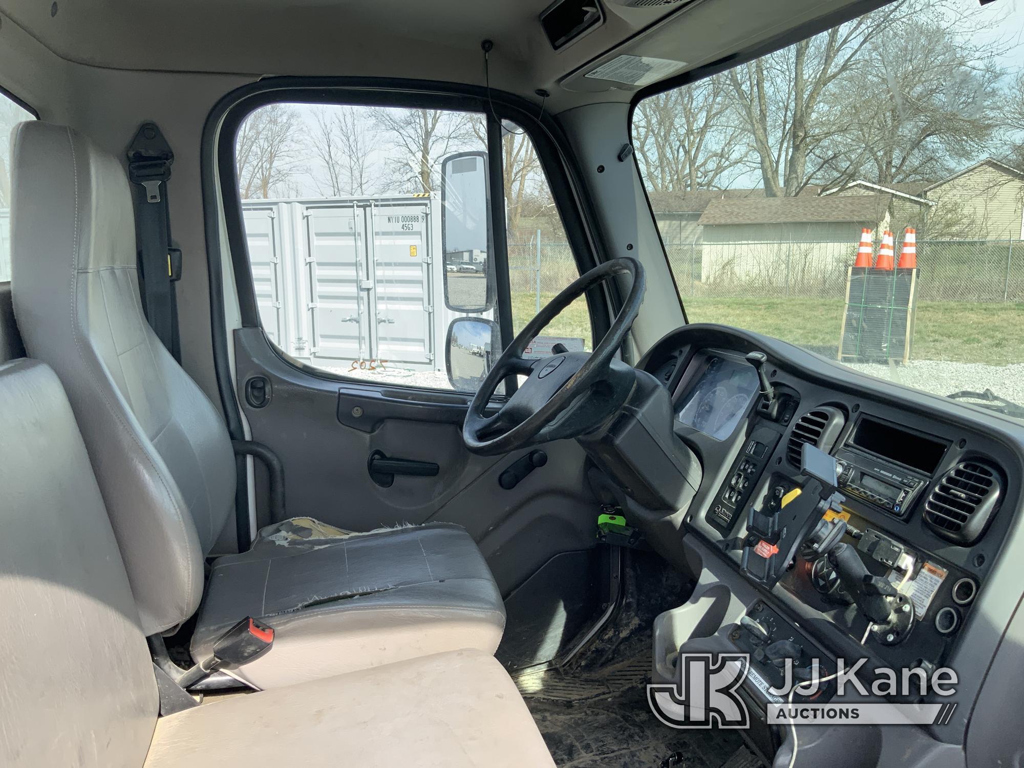 (Hawk Point, MO) Altec DM47B-TR, Digger Derrick rear mounted on 2017 Freightliner M2 106 Utility Tru