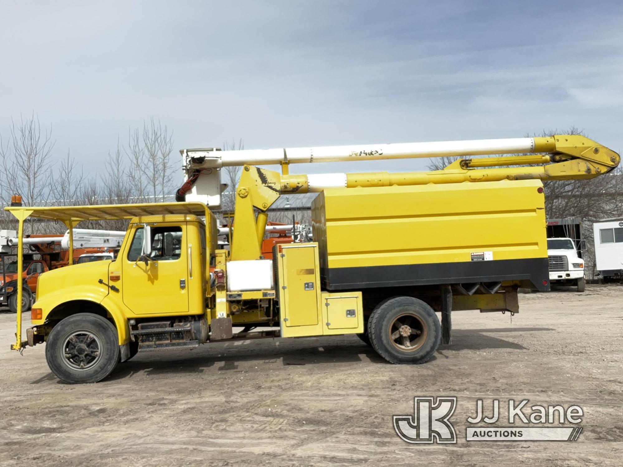 (Des Moines, IA) Altec LB650A, Bucket Truck mounted behind cab on 1994 International 4900 Chipper Du