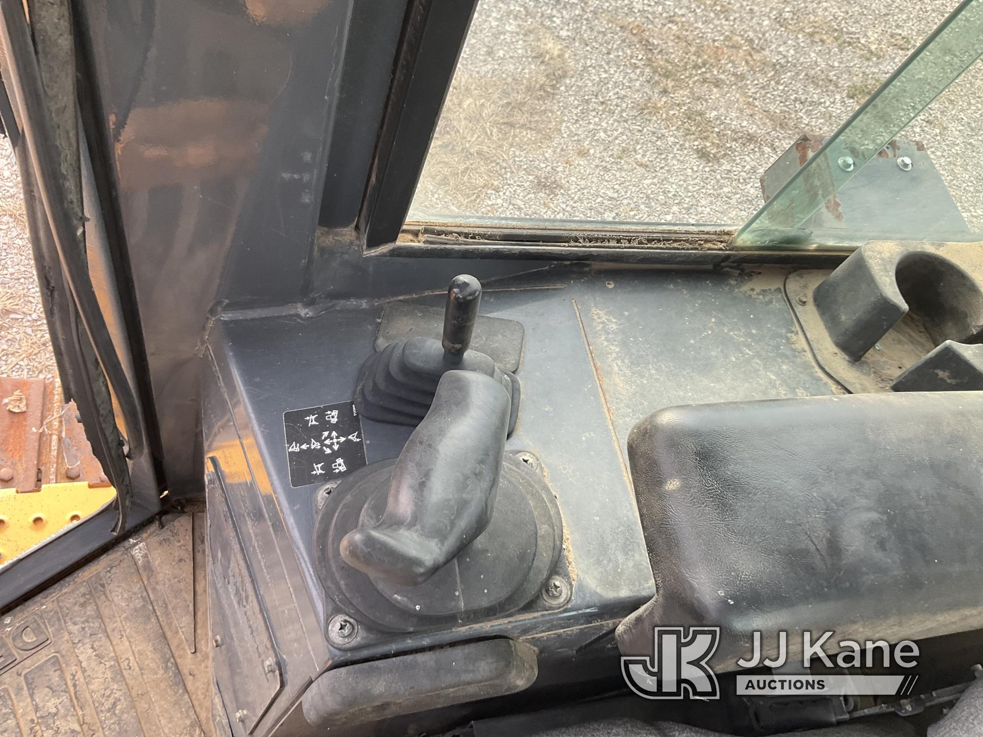 (Oklahoma City, OK) 2006 John Deere 700J Crawler Tractor Runs & Moves) (Curbside Door Glass Damaged/