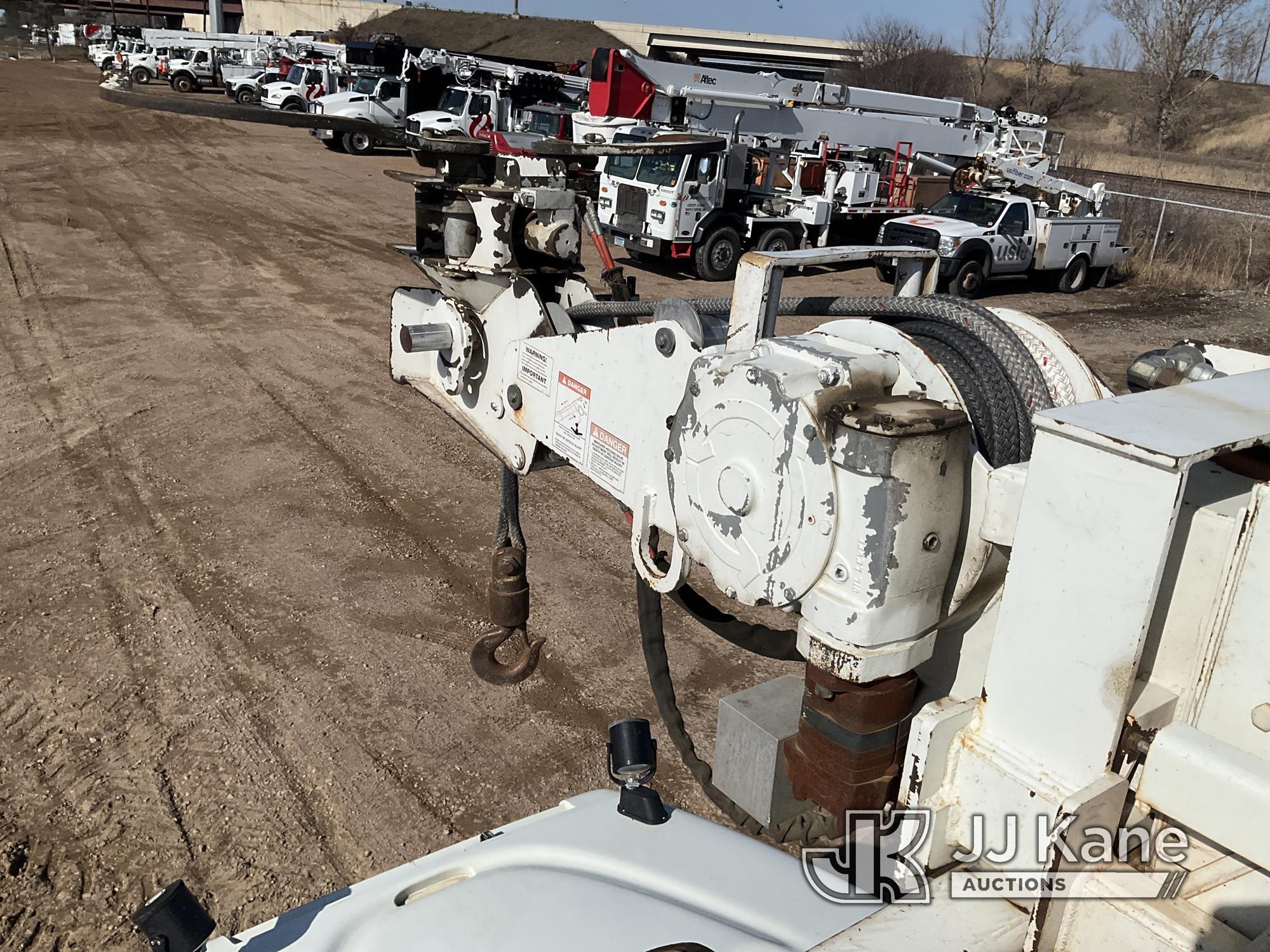 (Shakopee, MN) Versalift VXD-50, Digger Derrick rear mounted on 2005 International 7400 T/A Utility