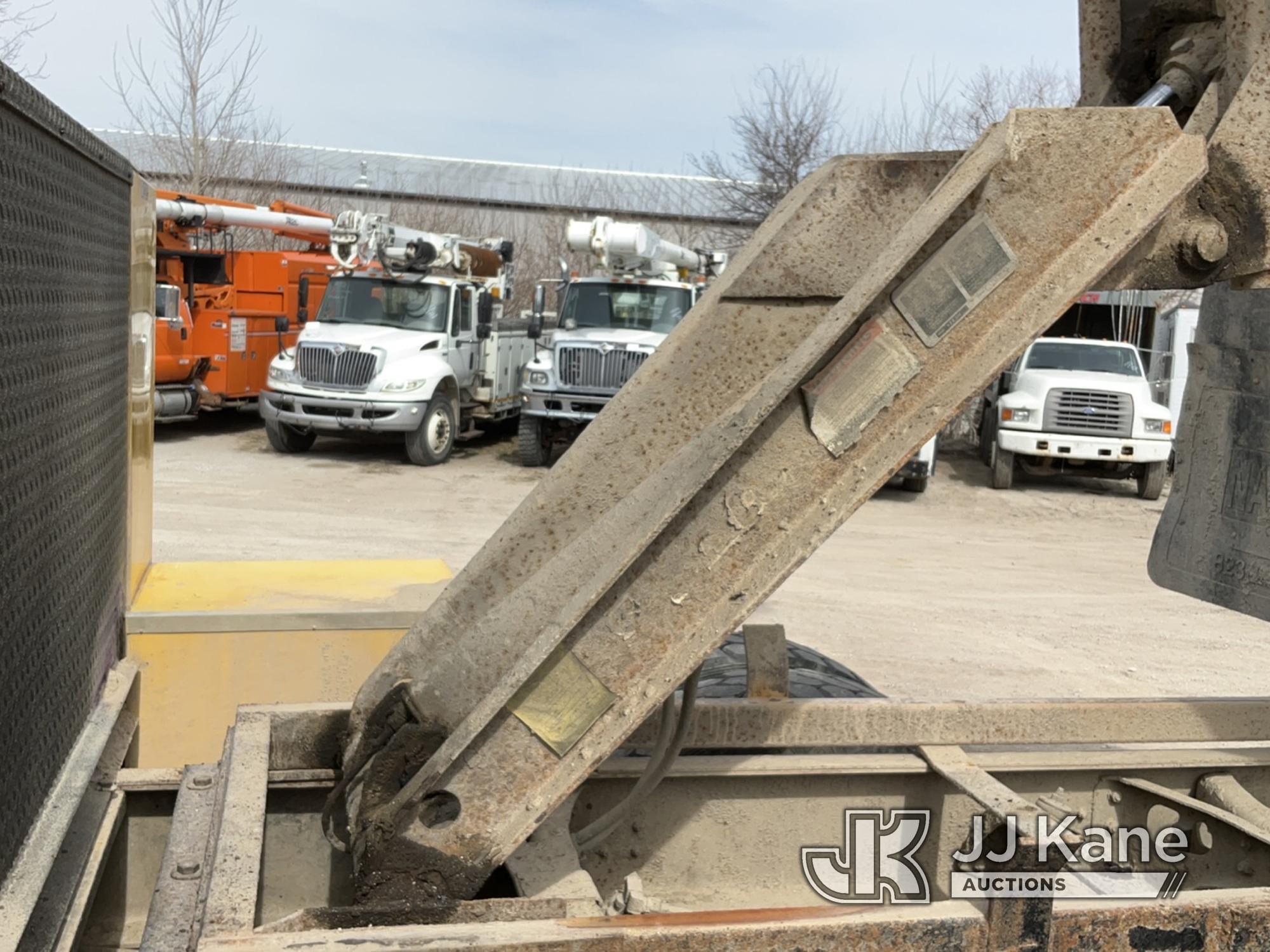 (Des Moines, IA) Altec LB650A, Bucket Truck mounted behind cab on 1994 International 4900 Chipper Du