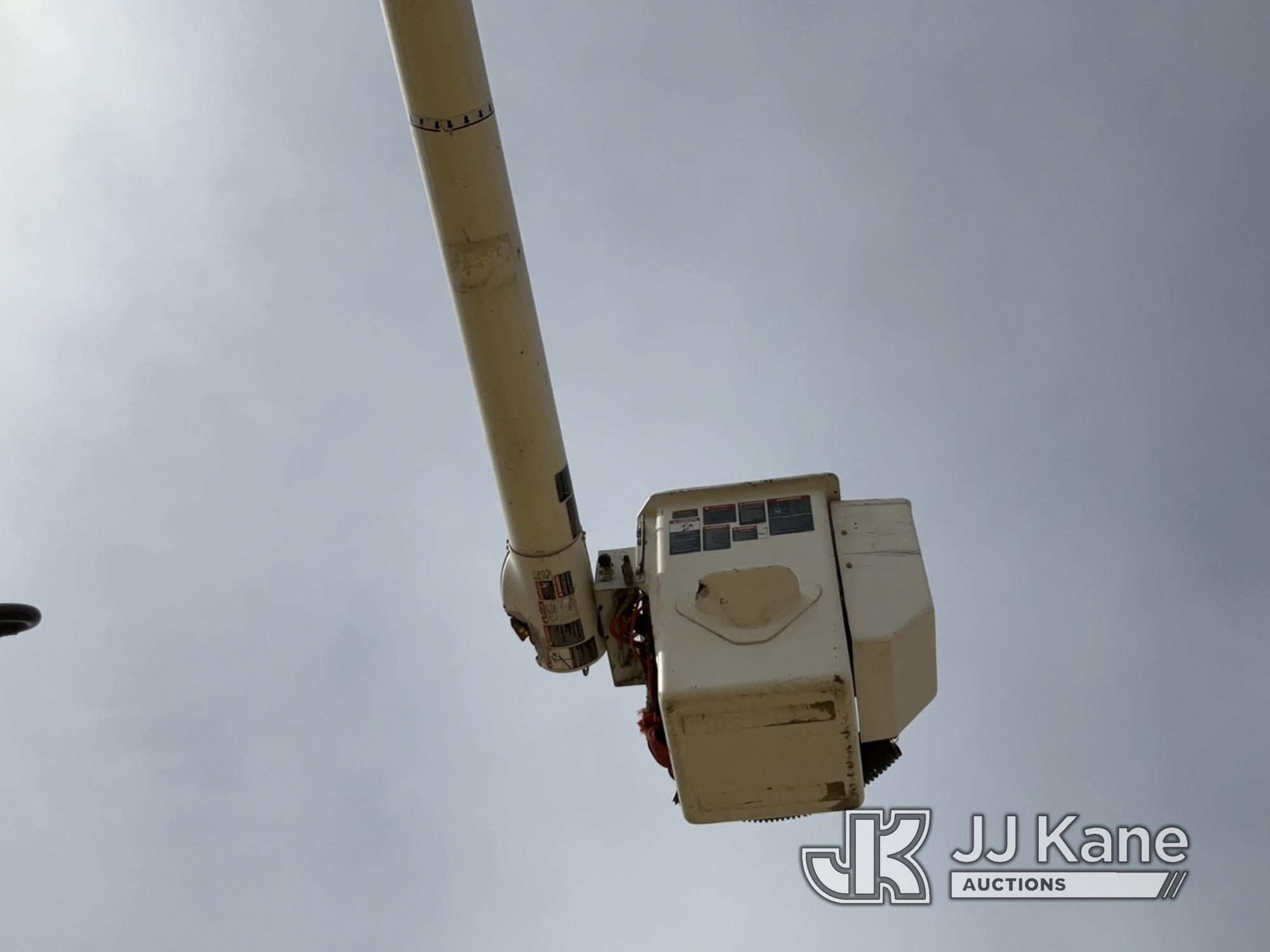 (Des Moines, IA) Altec LB650A, Bucket Truck mounted behind cab on 1994 International 4900 Chipper Du