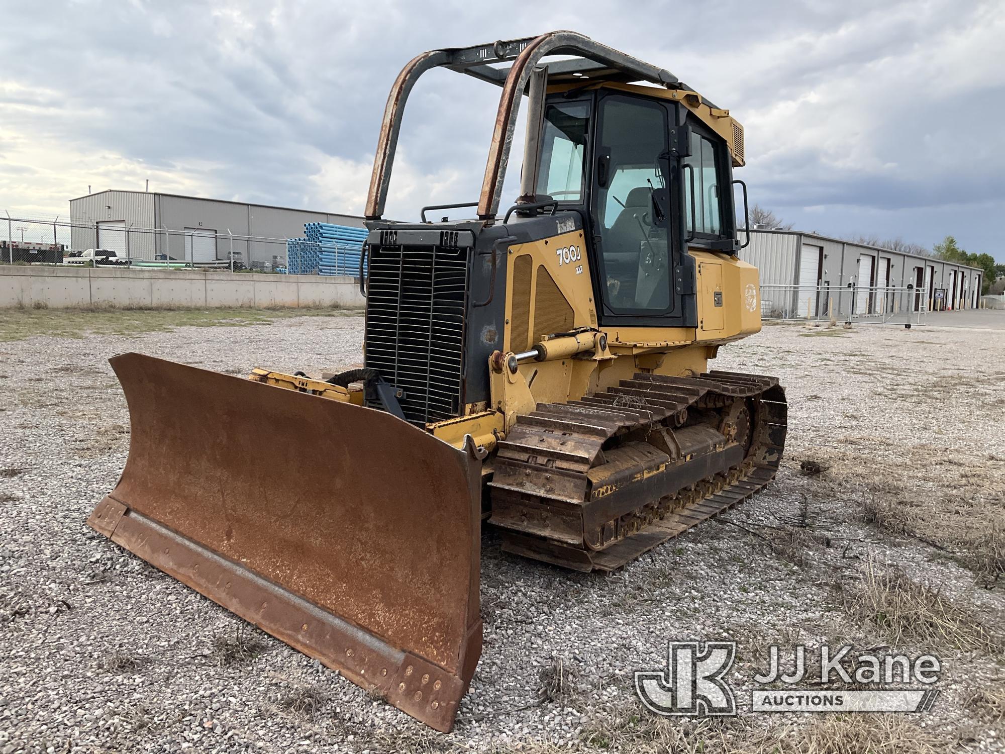 (Oklahoma City, OK) 2006 John Deere 700J Crawler Tractor Runs & Moves) (Curbside Door Glass Damaged/