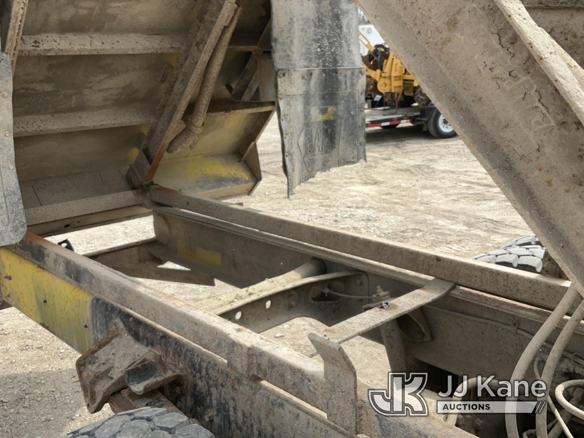 (Des Moines, IA) Altec LB650A, Bucket Truck mounted behind cab on 1994 International 4900 Chipper Du