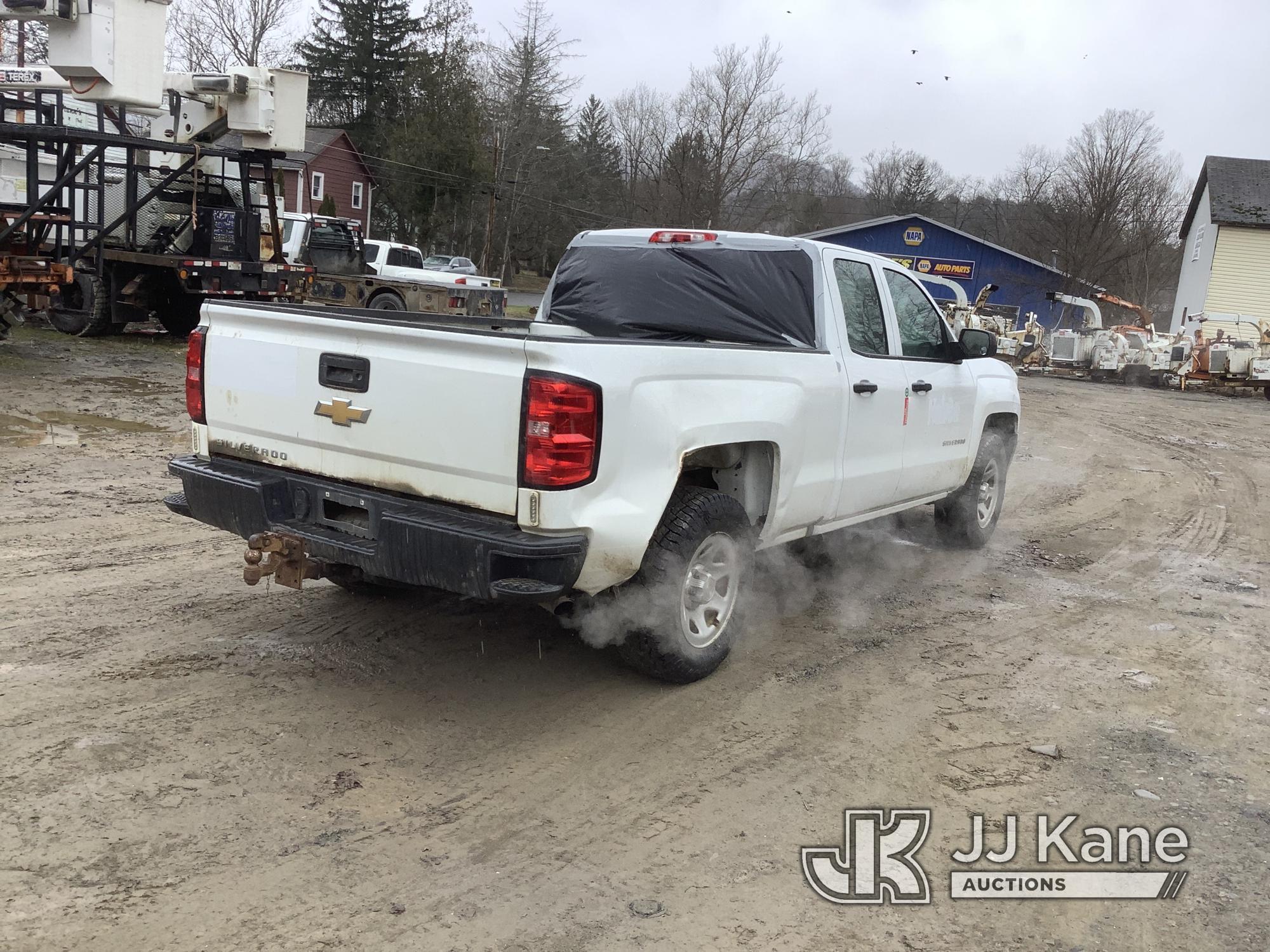 (Deposit, NY) 2017 Chevrolet Silverado 1500 4x4 Extended-Cab Pickup Truck Runs & Moves) (Leaking Sen