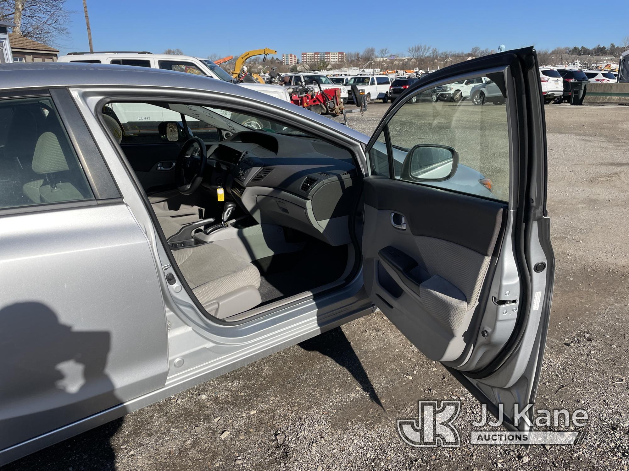 (Plymouth Meeting, PA) 2012 Honda Civic Hybrid 4-Door Sedan Runs & Moves, Body & Rust Damage