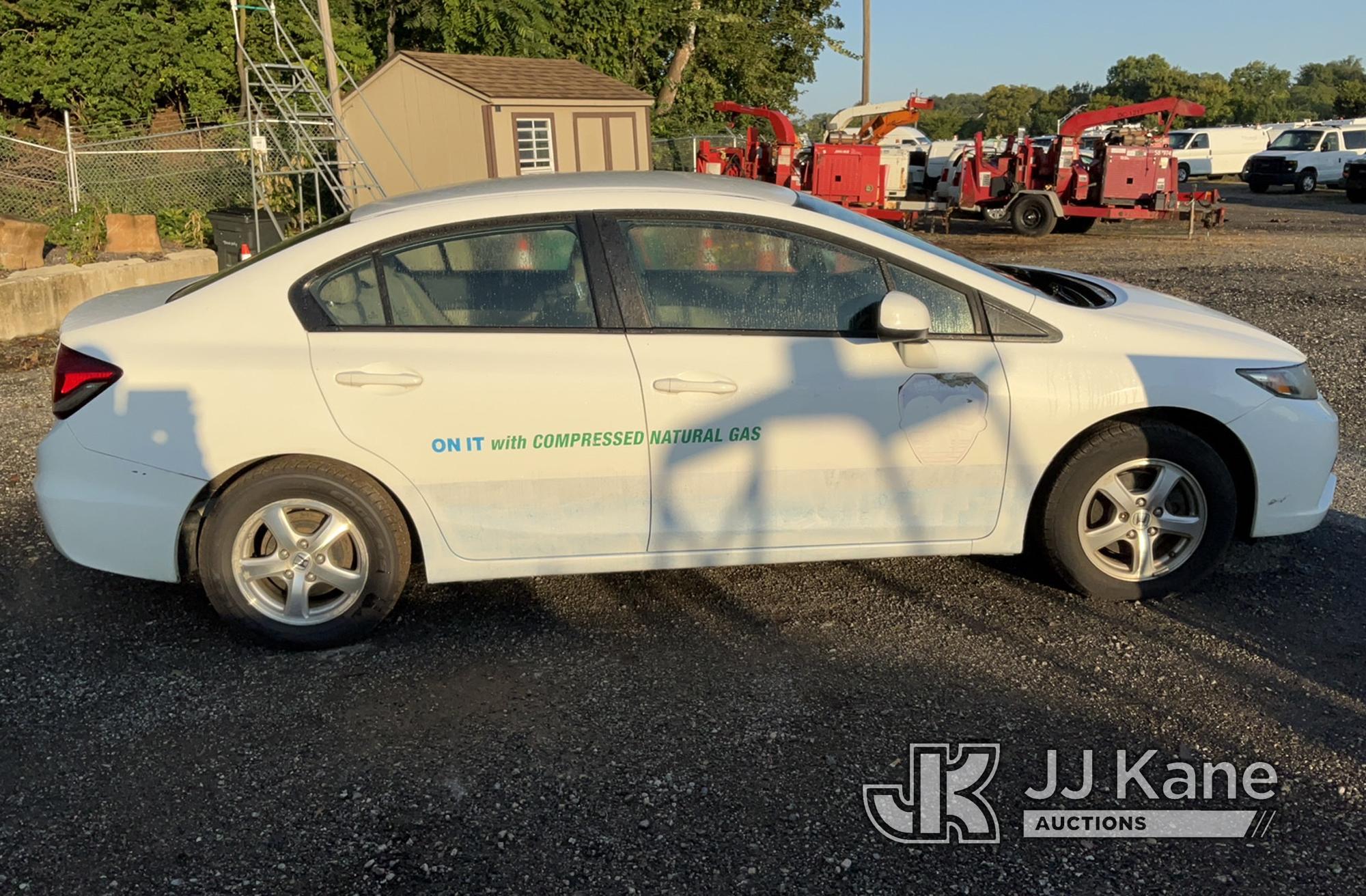 (Plymouth Meeting, PA) 2013 Honda Civic 4-Door Sedan CNG Only) (Runs & moves, Body & Rust Damage