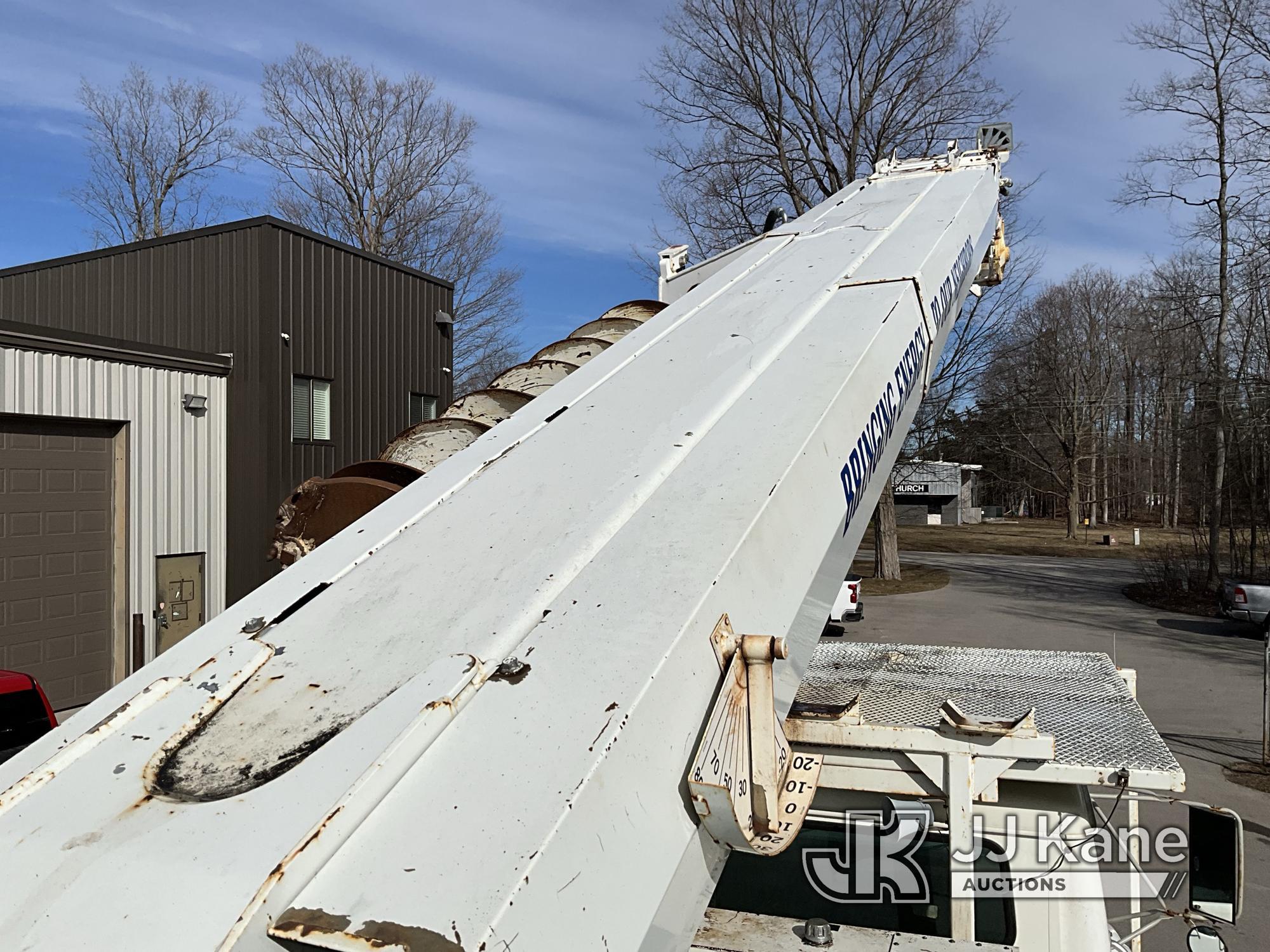 (Traverse City, MI) Altec D945B, Digger Derrick rear mounted on 1996 International 4800 4x4 Utility