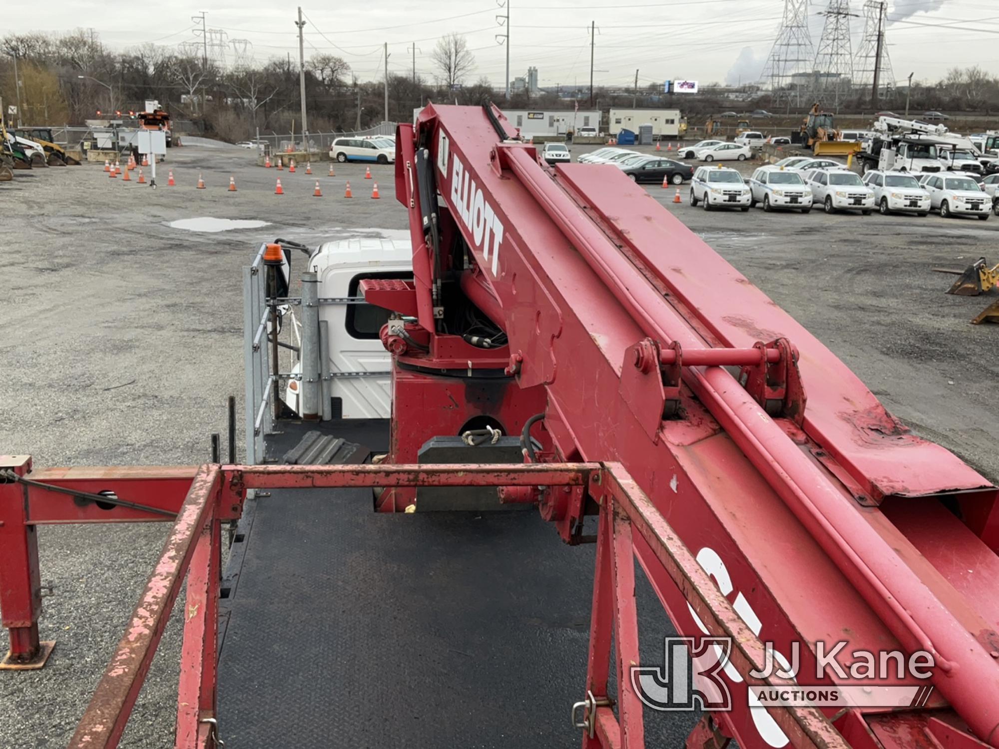 (Plymouth Meeting, PA) Elliott S50 MHA, Sign Crane Platform Lift mounted behind cab on 2005 Internat