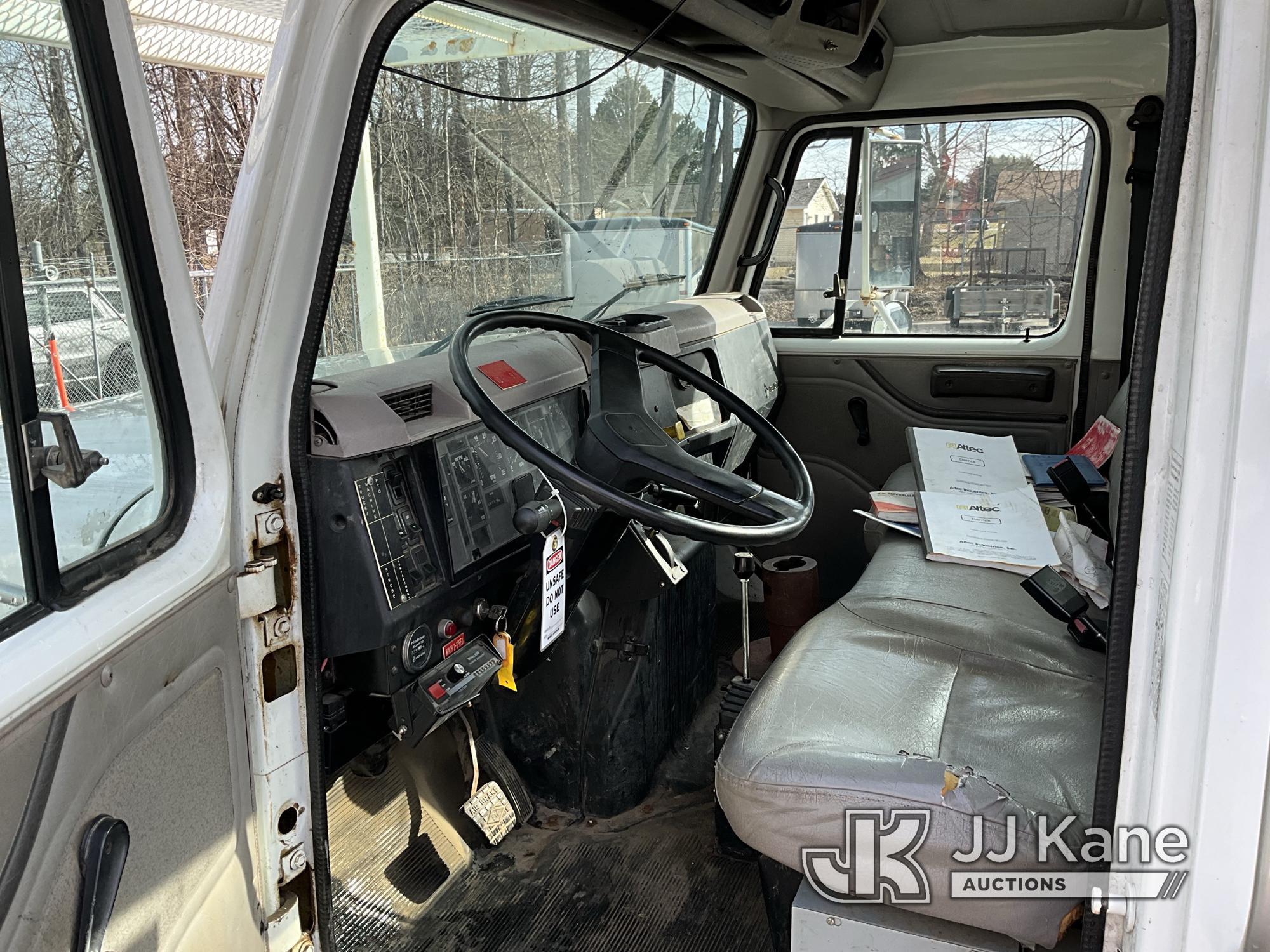 (Traverse City, MI) Altec D945B, Digger Derrick rear mounted on 1996 International 4800 4x4 Utility