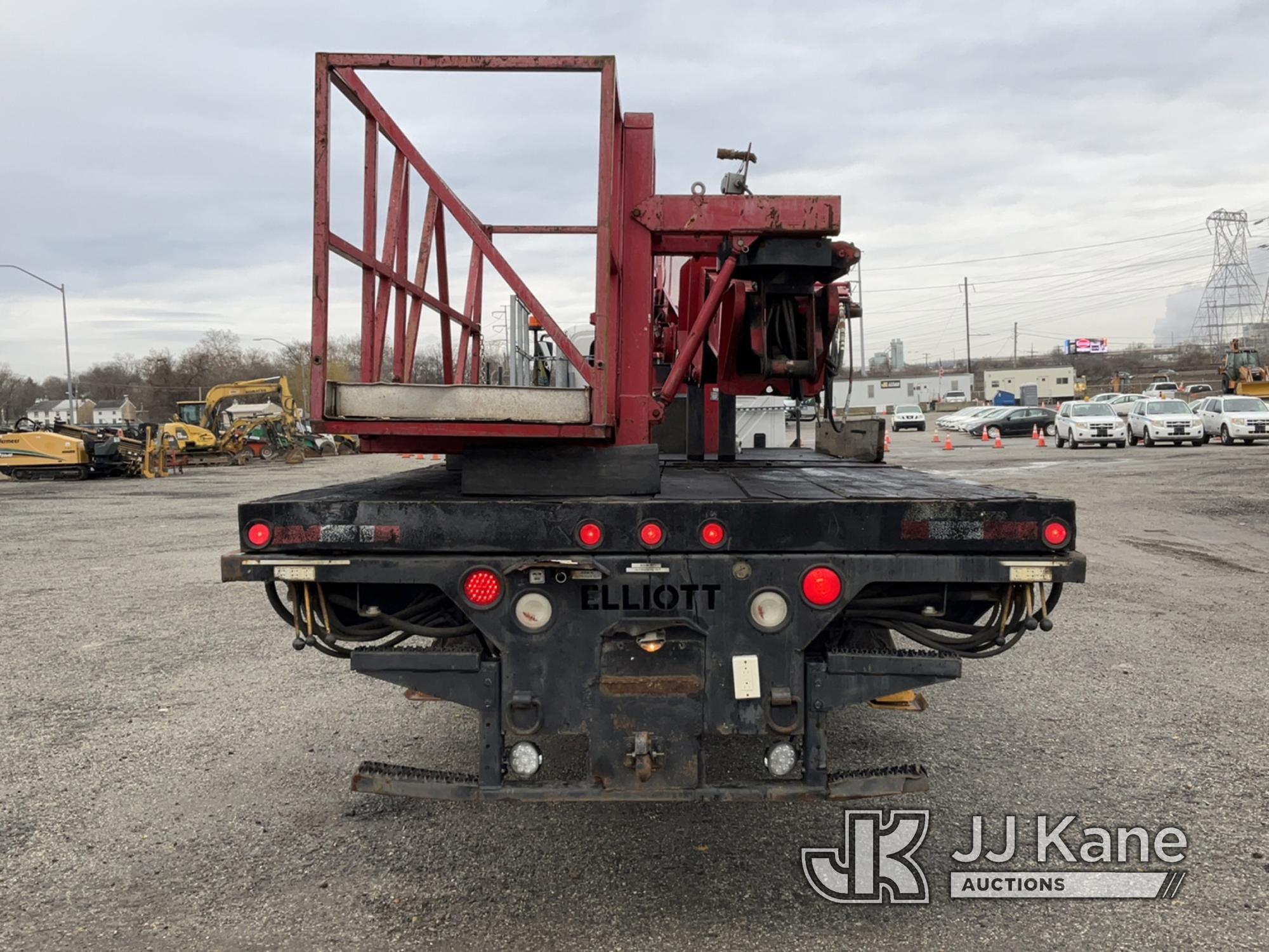 (Plymouth Meeting, PA) Elliott S50 MHA, Sign Crane Platform Lift mounted behind cab on 2005 Internat