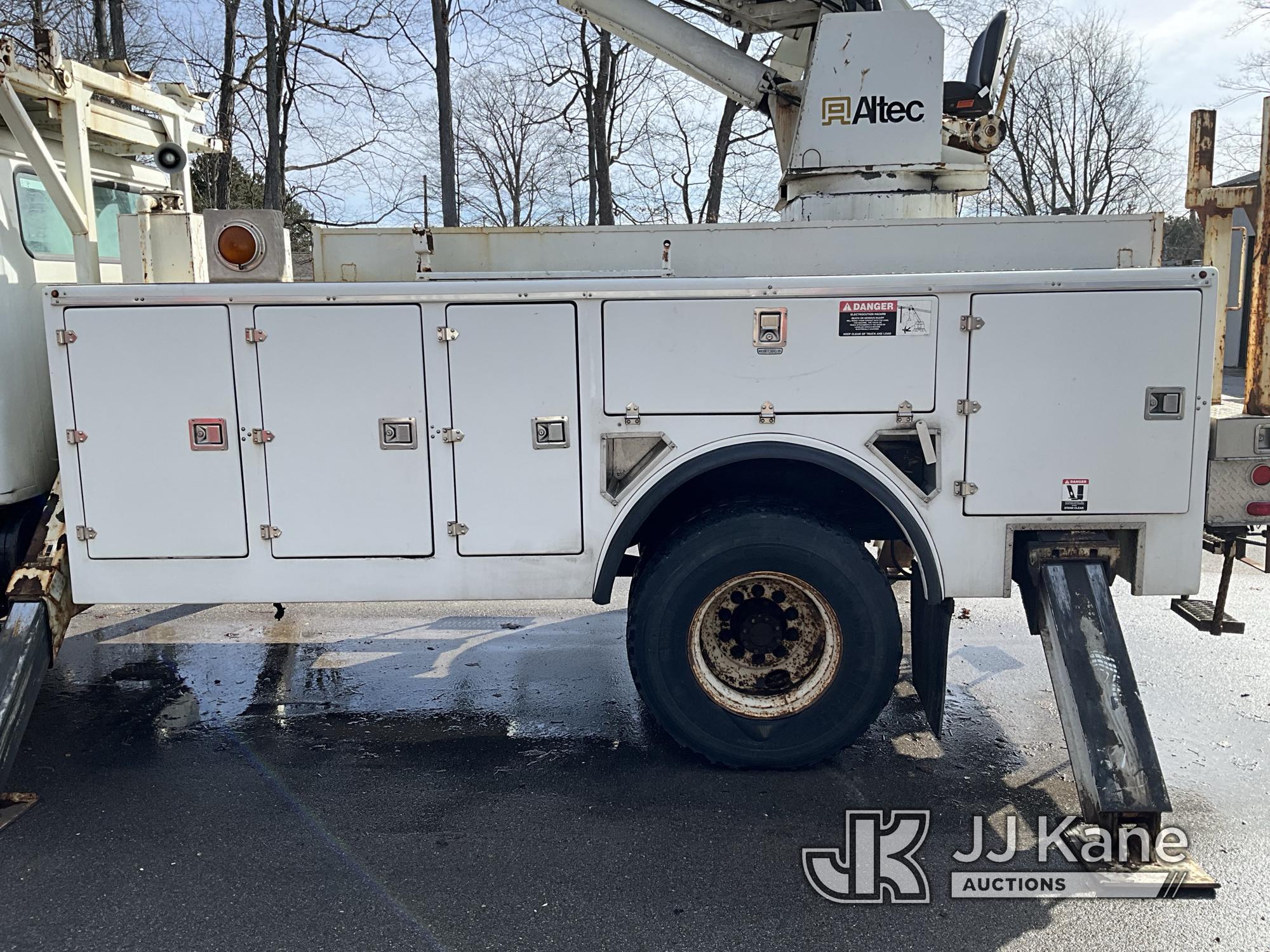 (Traverse City, MI) Altec D945B, Digger Derrick rear mounted on 1996 International 4800 4x4 Utility