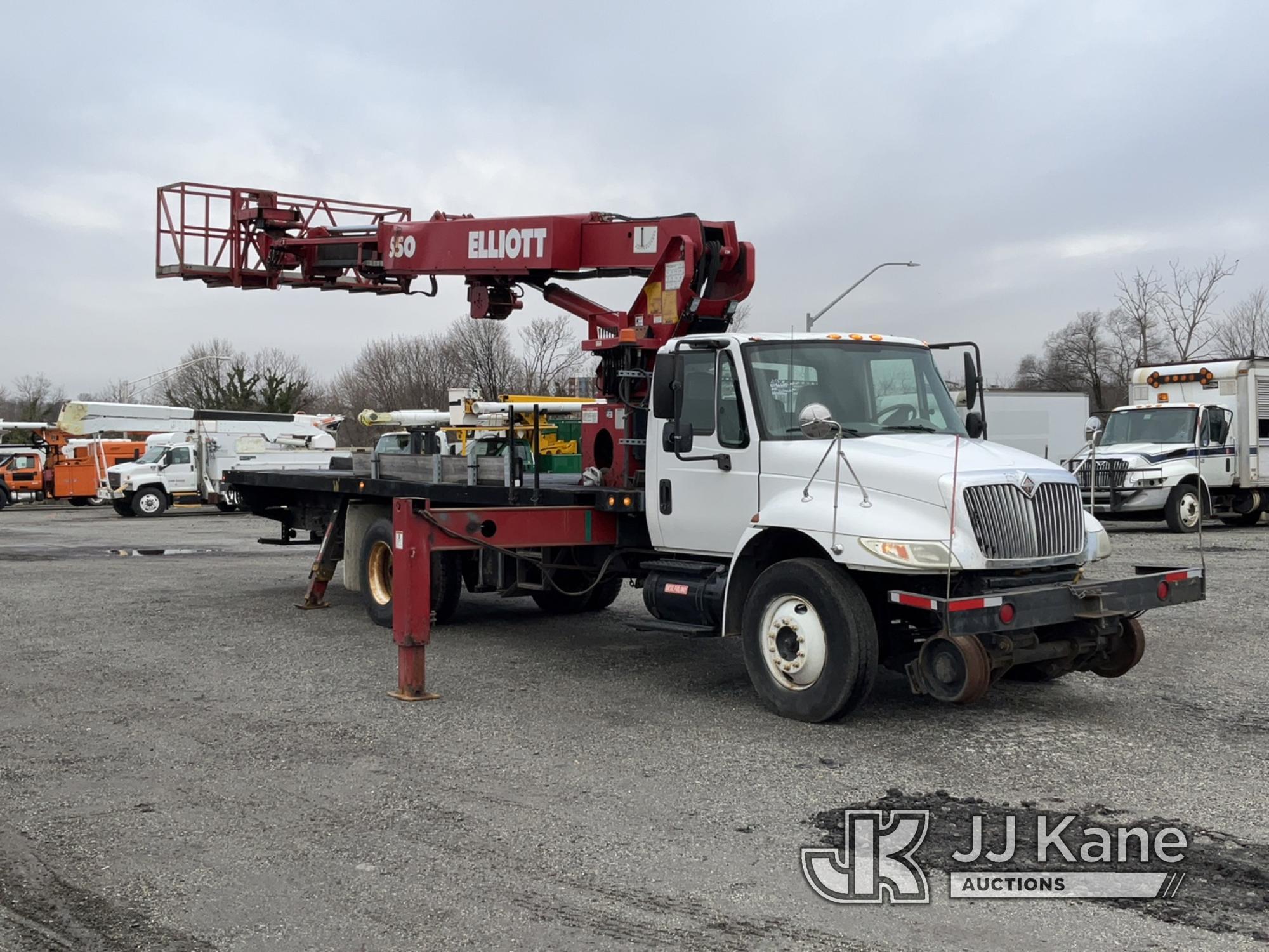 (Plymouth Meeting, PA) Elliott S50 MHA, Sign Crane Platform Lift mounted behind cab on 2005 Internat