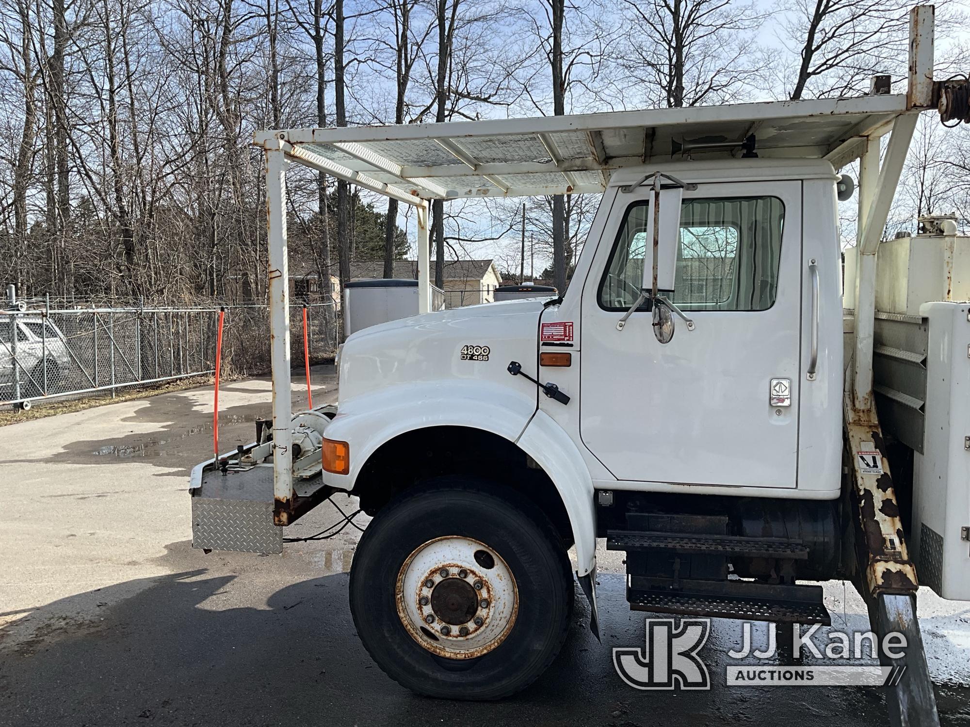 (Traverse City, MI) Altec D945B, Digger Derrick rear mounted on 1996 International 4800 4x4 Utility