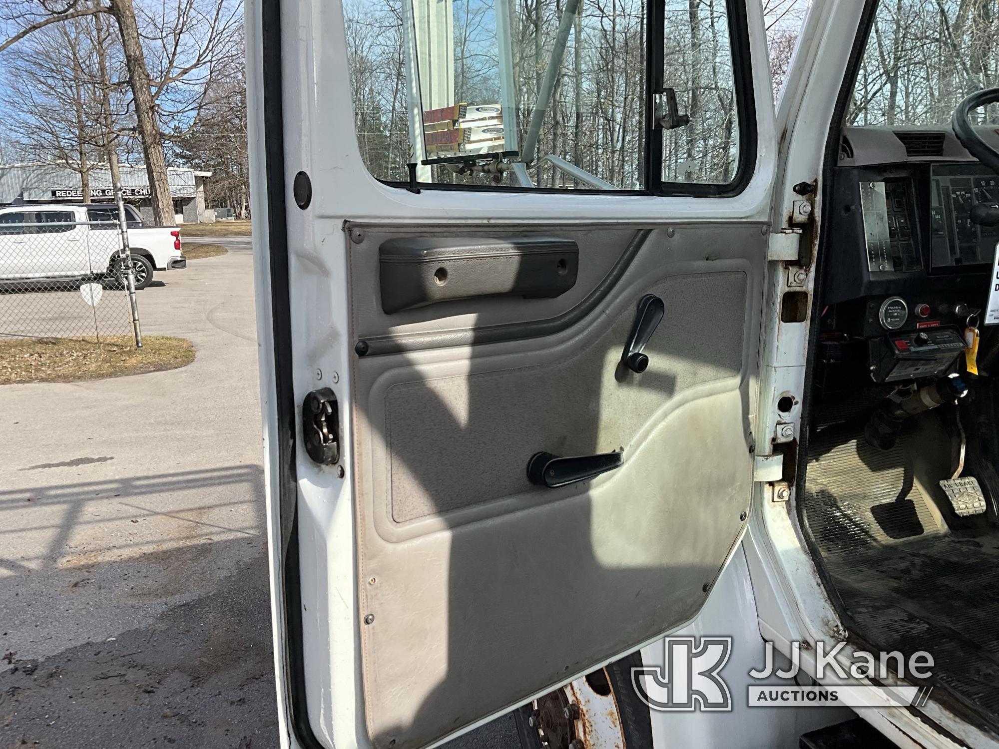 (Traverse City, MI) Altec D945B, Digger Derrick rear mounted on 1996 International 4800 4x4 Utility