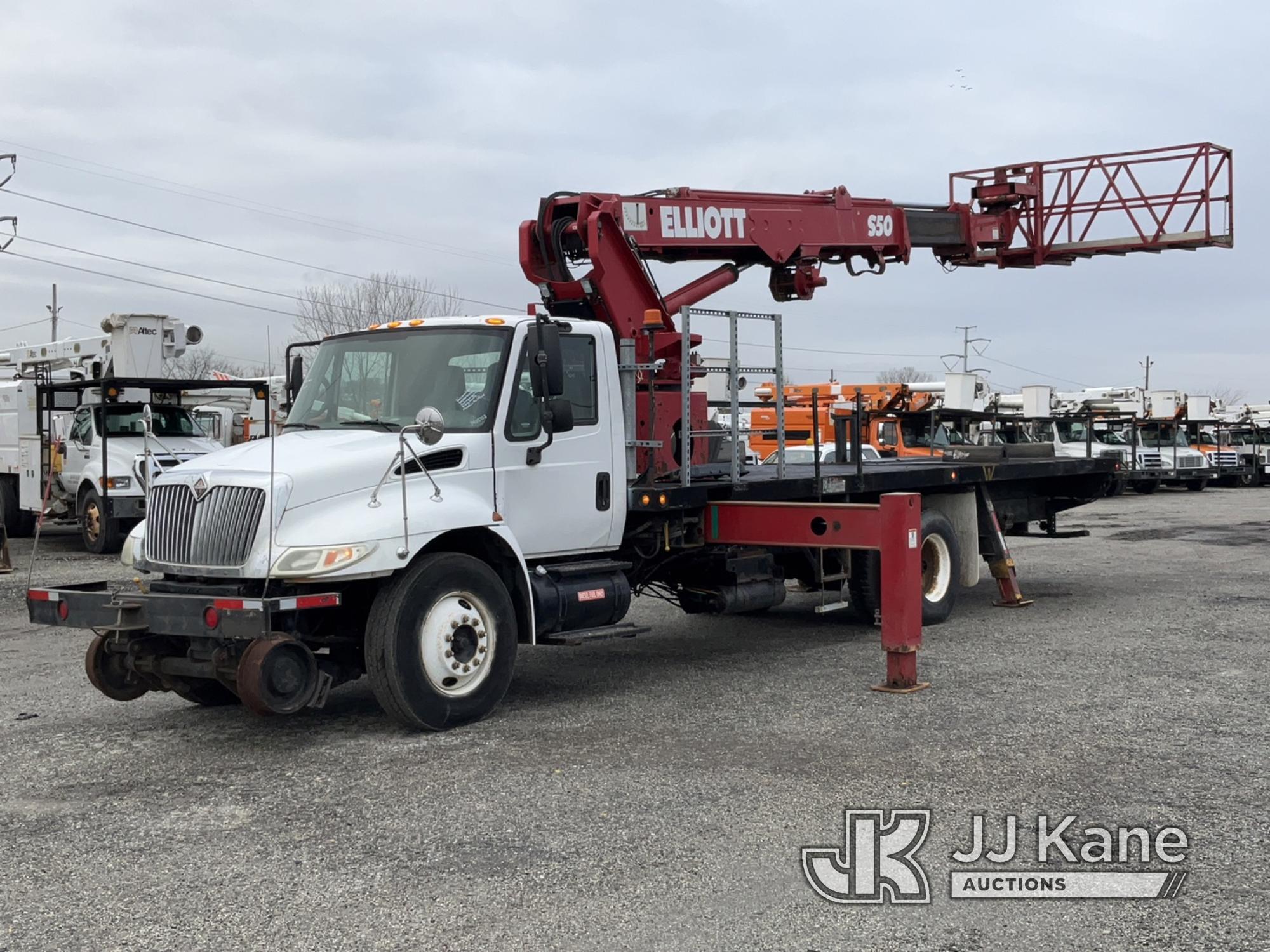 (Plymouth Meeting, PA) Elliott S50 MHA, Sign Crane Platform Lift mounted behind cab on 2005 Internat