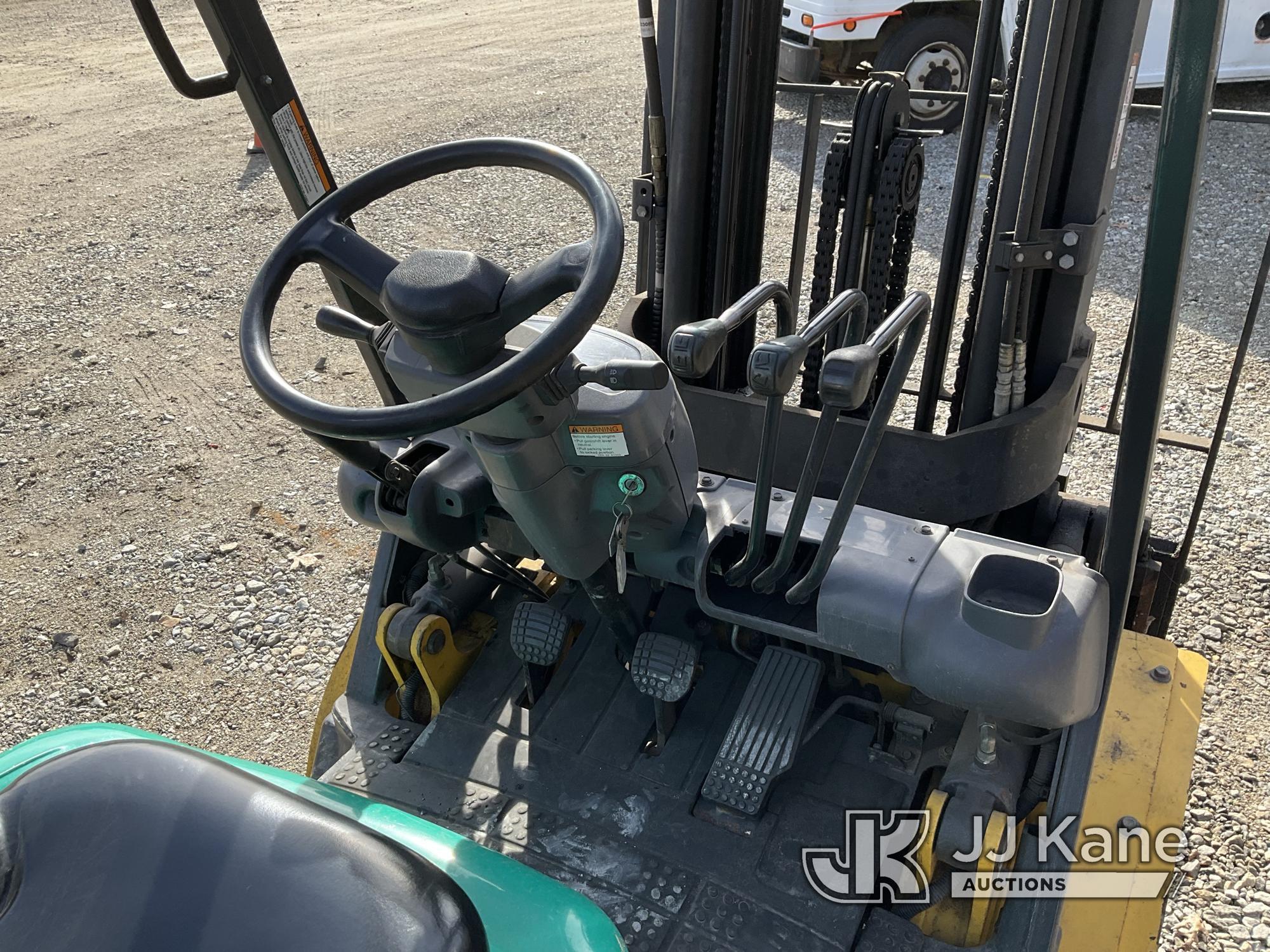 (Shrewsbury, MA) 2005 Komatsu FD30T-14 Rubber Tired Forklift Runs, Moves & Operates