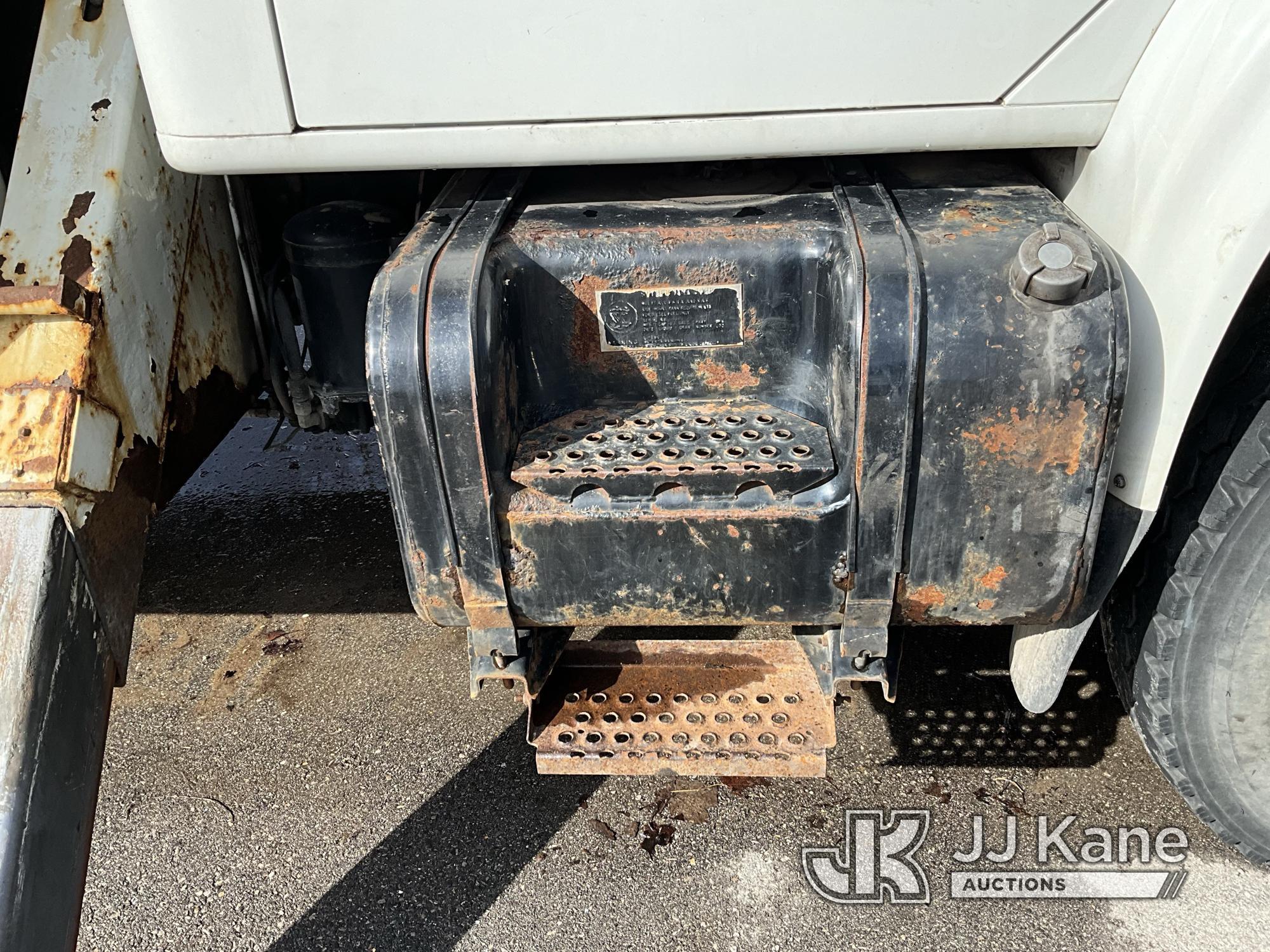 (Traverse City, MI) Altec D945B, Digger Derrick rear mounted on 1996 International 4800 4x4 Utility