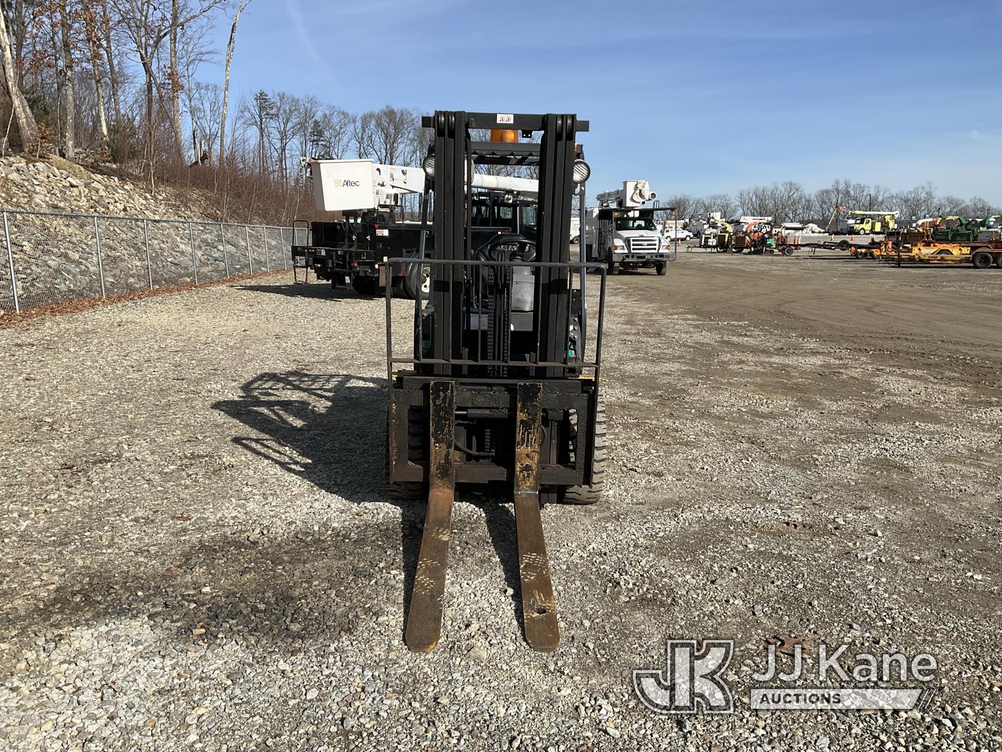 (Shrewsbury, MA) 2005 Komatsu FD30T-14 Rubber Tired Forklift Runs, Moves & Operates