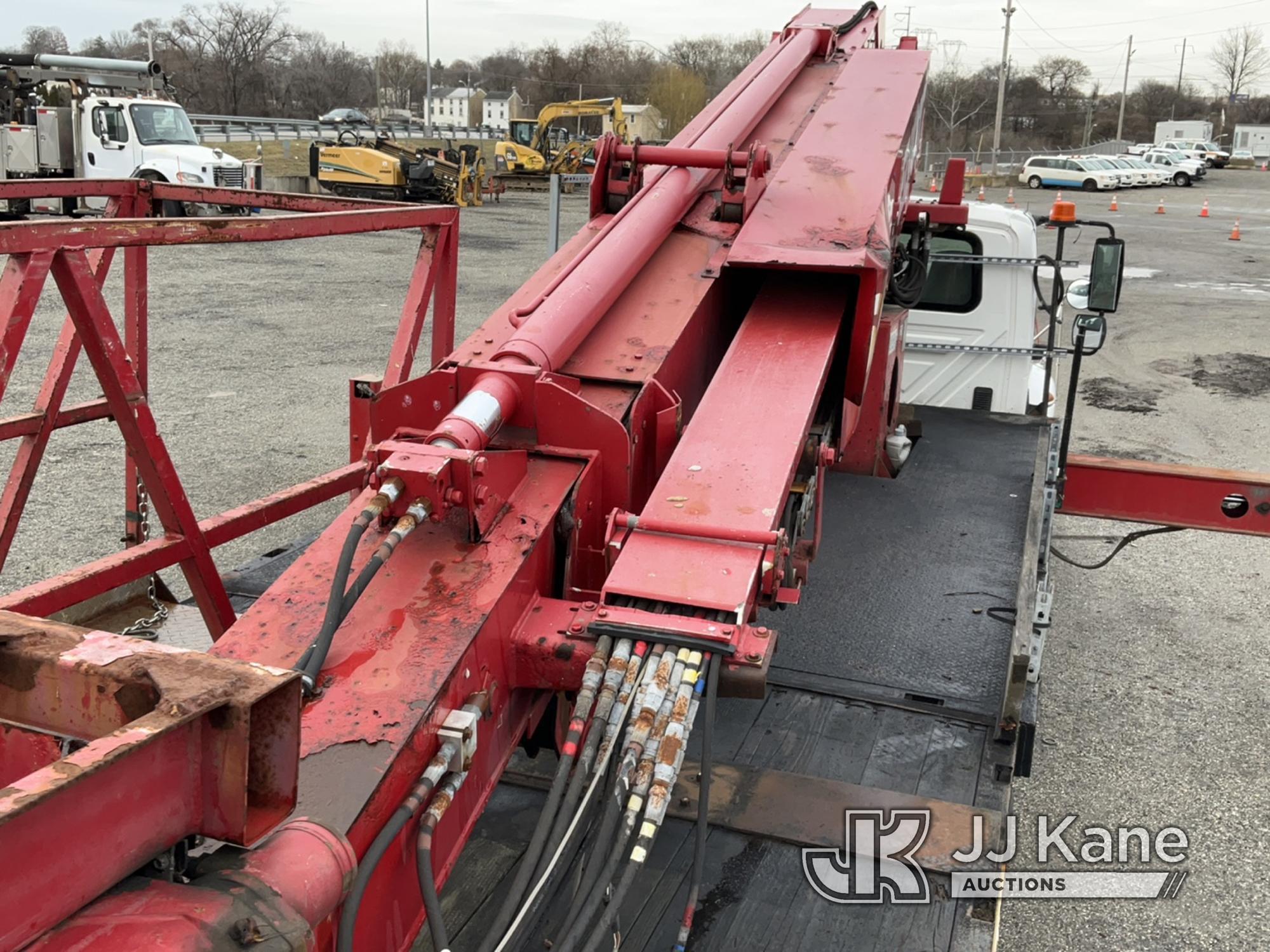 (Plymouth Meeting, PA) Elliott S50 MHA, Sign Crane Platform Lift mounted behind cab on 2005 Internat