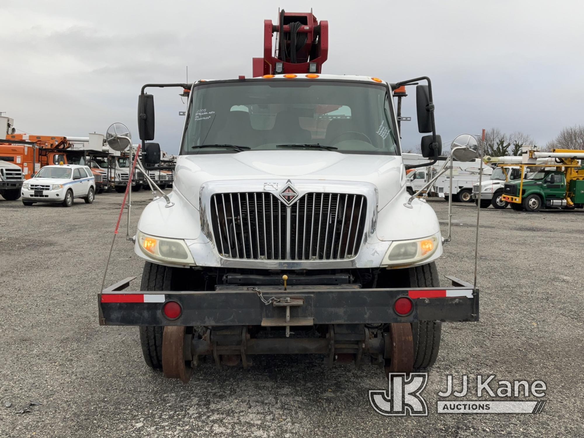 (Plymouth Meeting, PA) Elliott S50 MHA, Sign Crane Platform Lift mounted behind cab on 2005 Internat